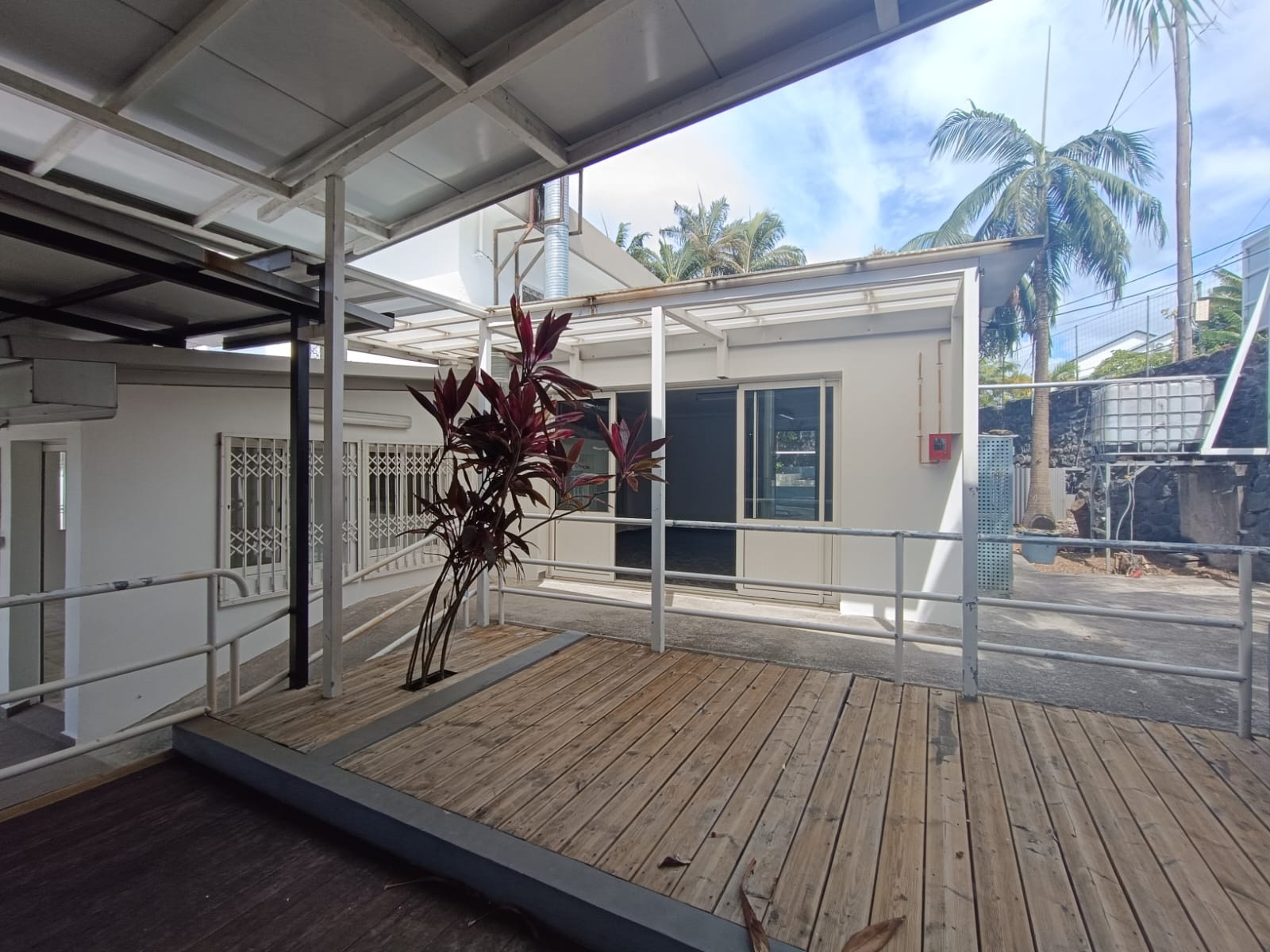 ENSEMBLE IMMOBILIER / ROUTE PASSANTE MANAPANY — photo 3
