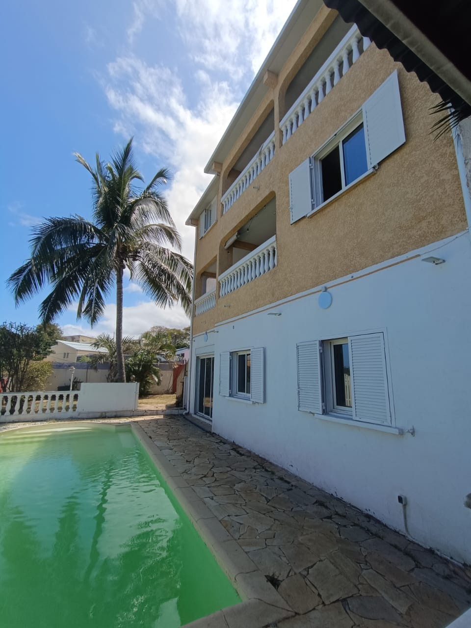 Immeuble à vendre à Saint leu, 300 m² – photo 1 sur 7