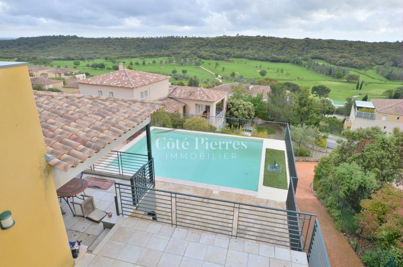 Villa à vendre à Nimes, 300 m², 7 pièces – photo 2 sur 5