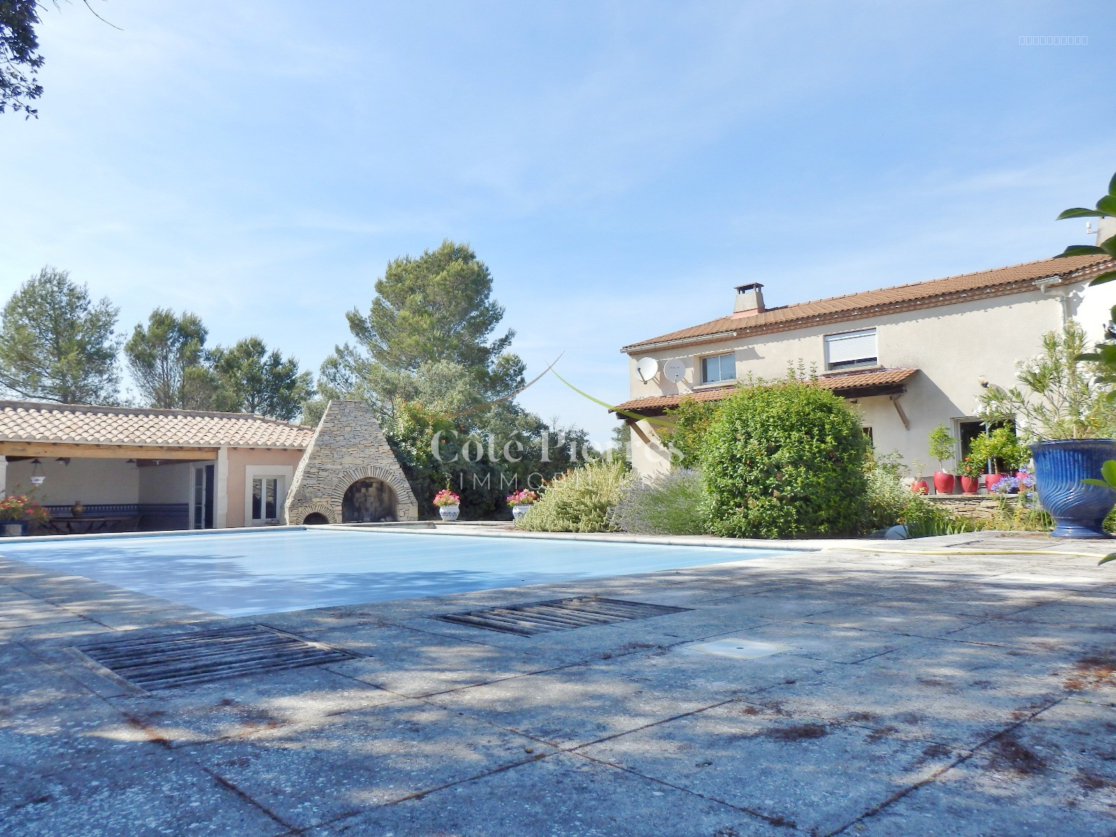 Villa à vendre à Nimes, 780 m², 8 pièces – photo 1 sur 4