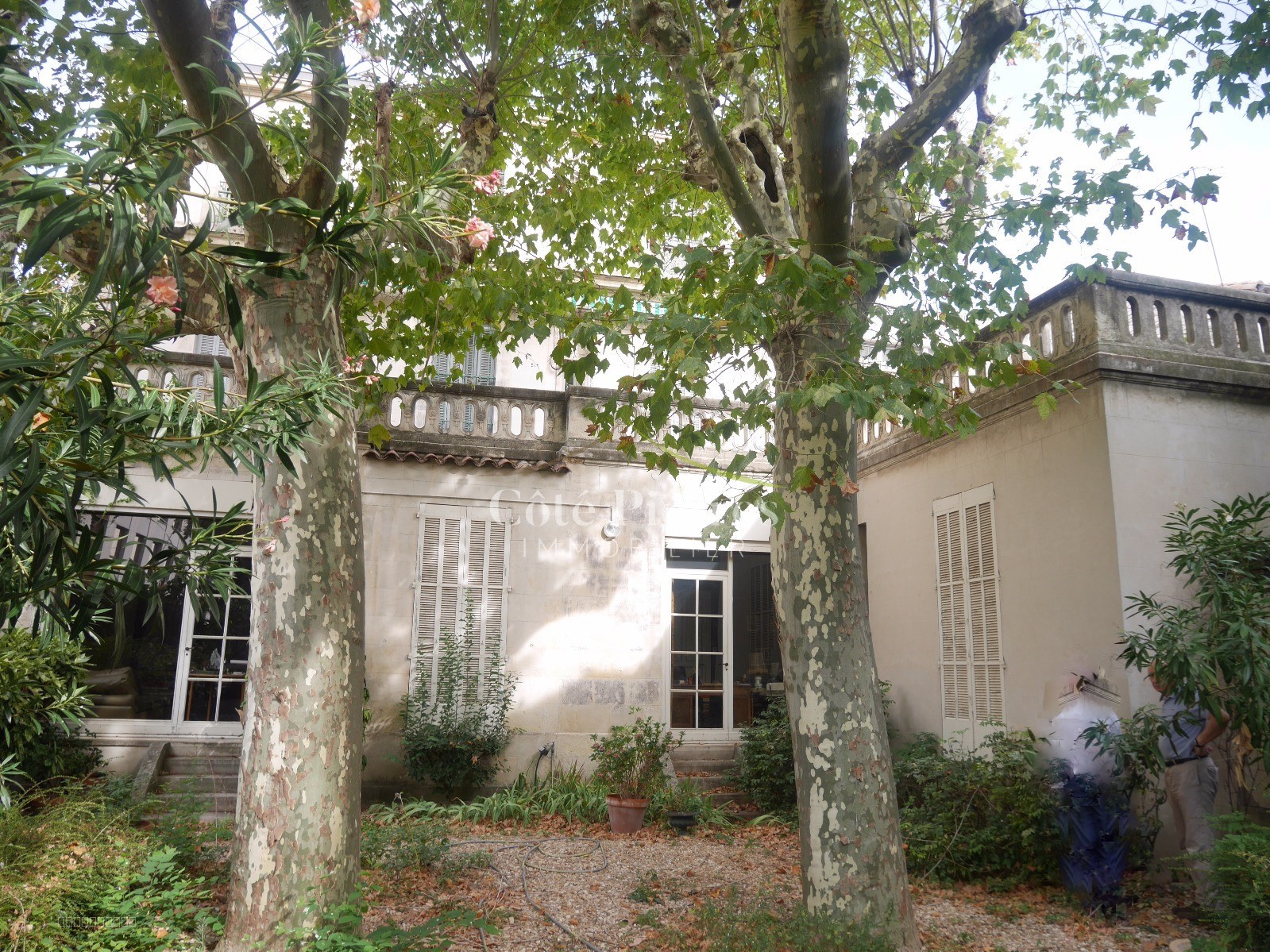 Bien immobilier à vendre à Nimes, 750 m², 10 pièces – photo 2 sur 11