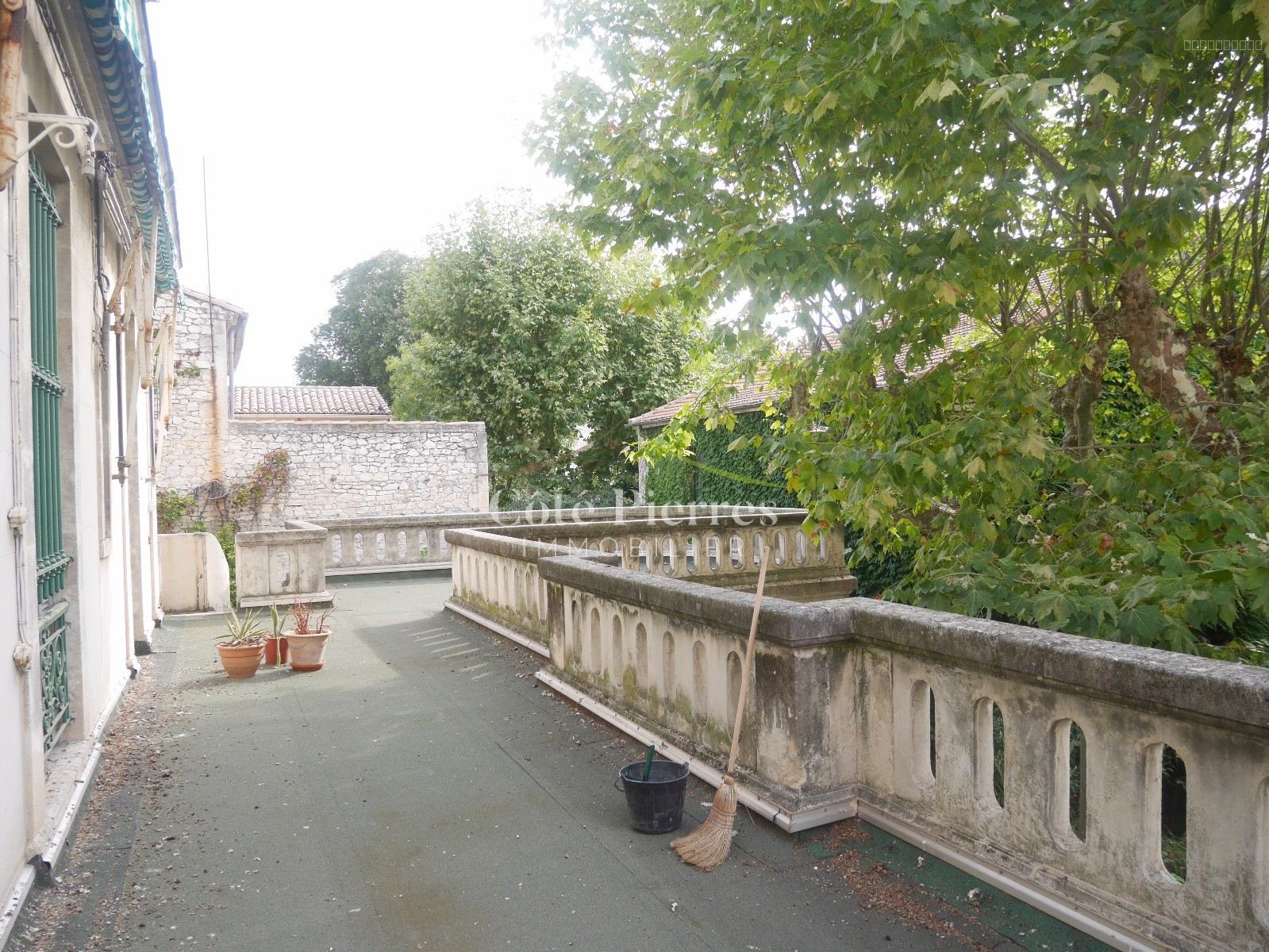 Bien immobilier à vendre à Nimes, 750 m², 10 pièces – photo 3 sur 11
