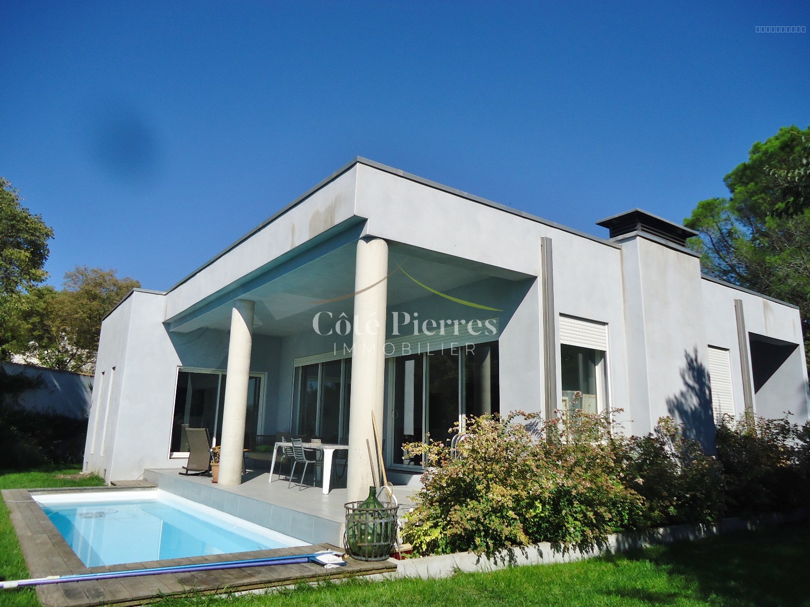 Villa à vendre à Nimes, 166 m², 5 pièces – photo 1 sur 10