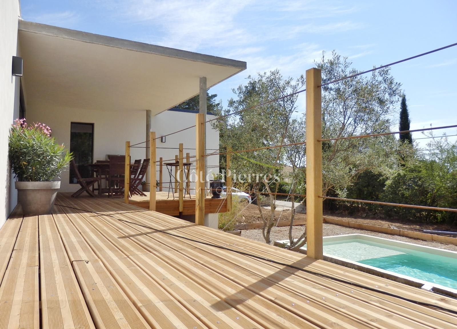 Villa à vendre à Nimes, 160 m², 6 pièces – photo 1 sur 16