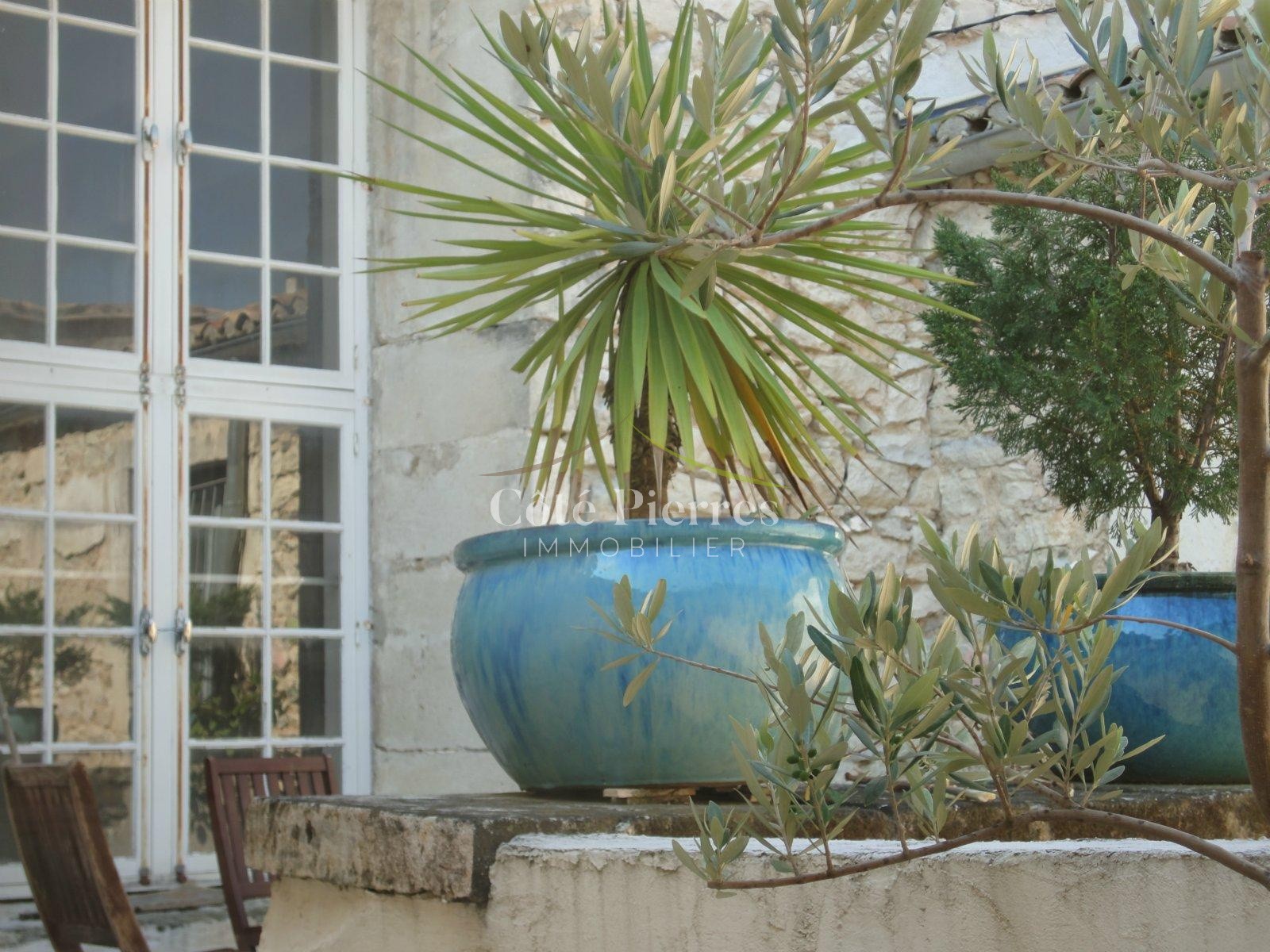 Villa à vendre à Nimes, 25 m², 7 pièces – photo 1 sur 4