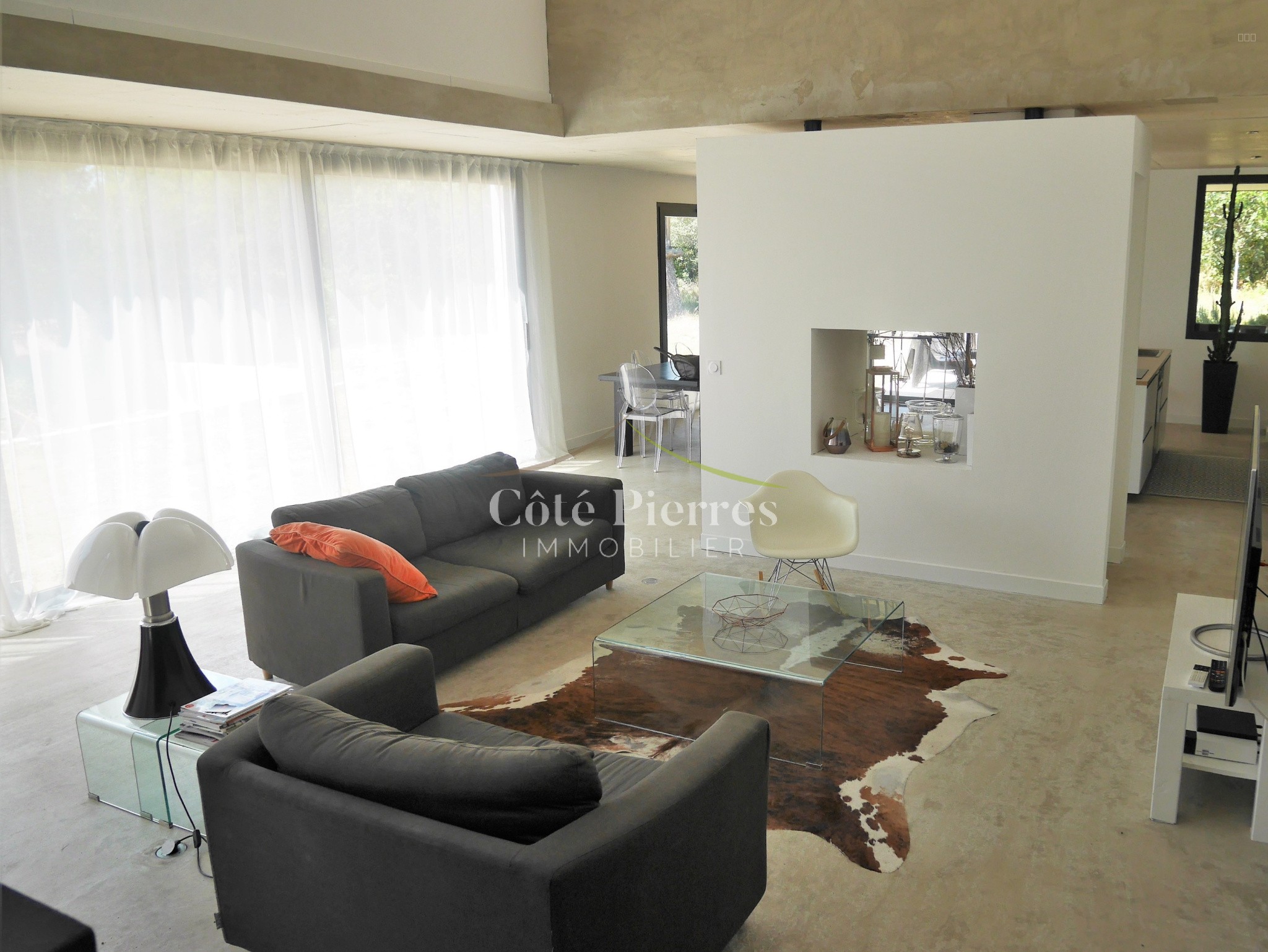Villa à vendre à Nimes, 200 m², 5 pièces – photo 1 sur 16