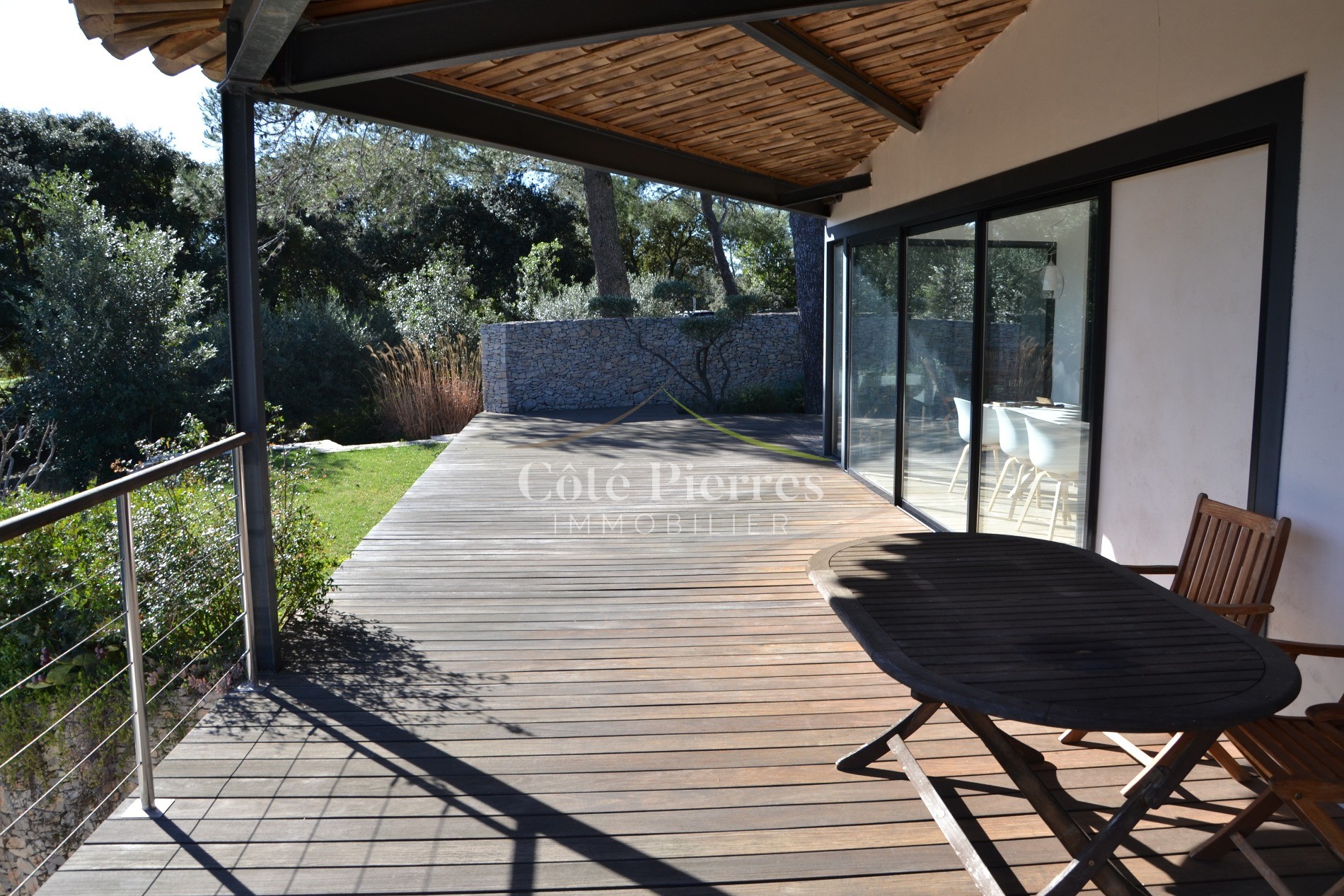 Villa à vendre à Nimes, 250 m², 5 pièces – photo 1 sur 10