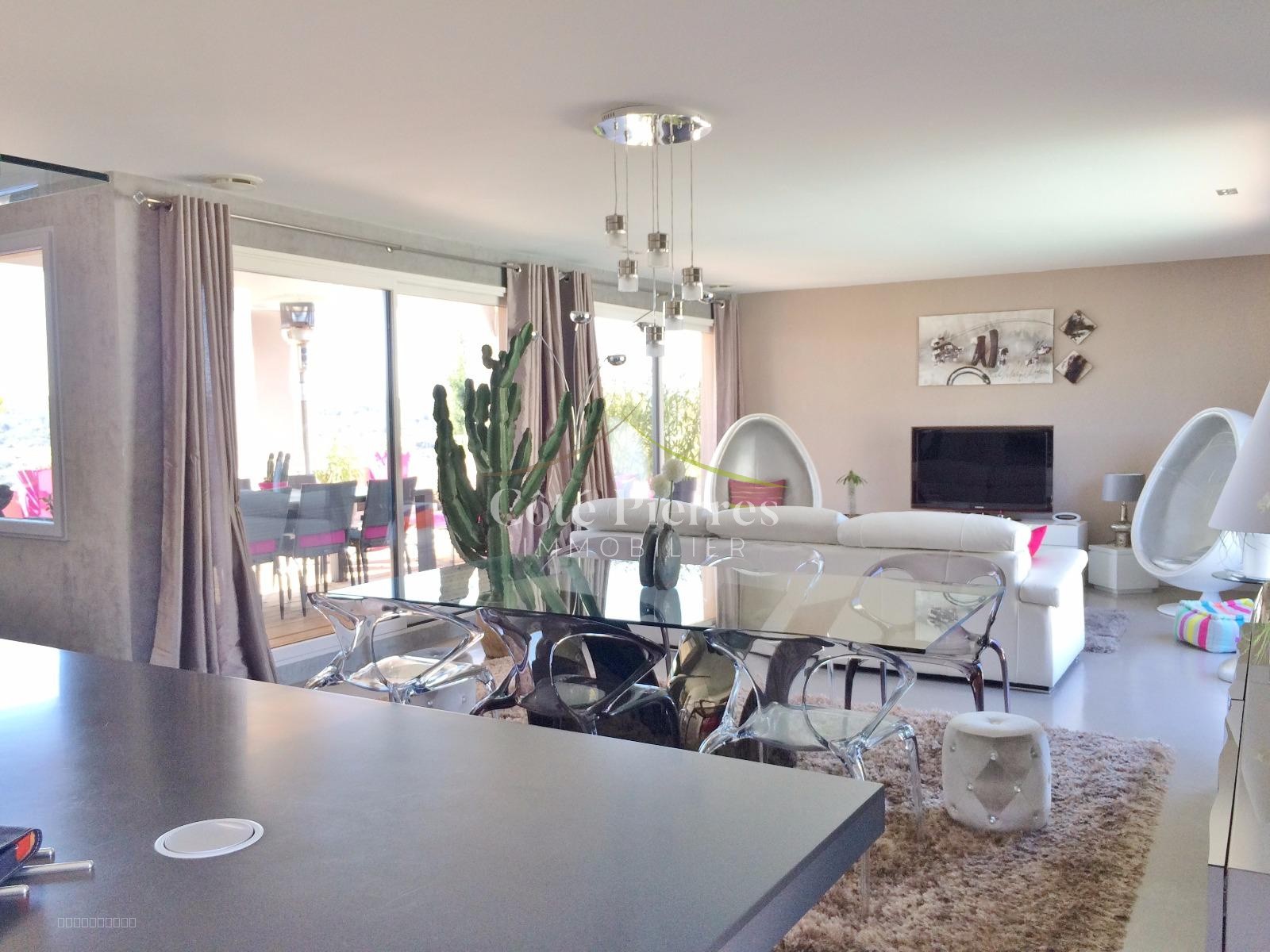 Villa à vendre à Nimes, 60 m², 6 pièces – photo 2 sur 5