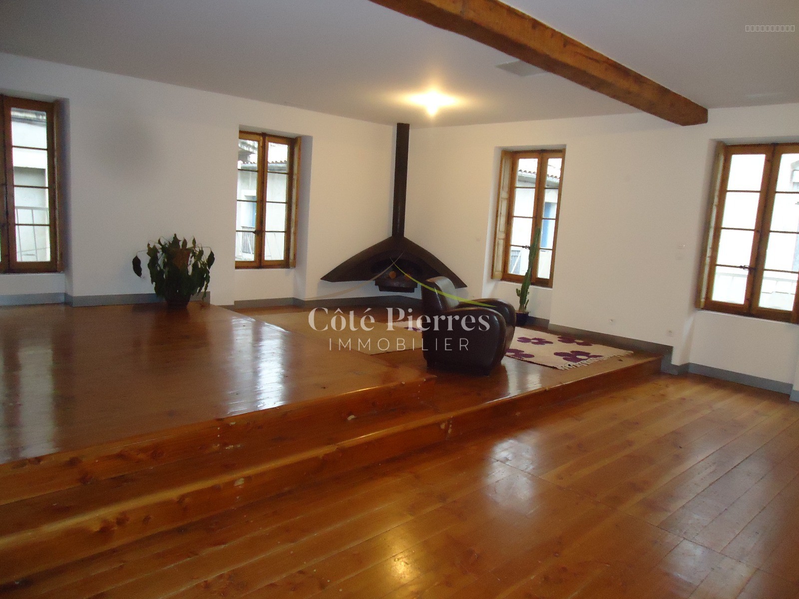 Appartement à vendre à Nimes, 200 m², 3 pièces – photo 1 sur 7