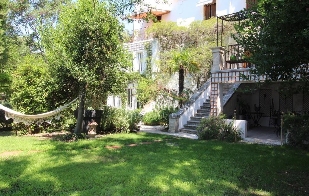 Villa à vendre à Nimes, 220 m², 5 pièces – photo 1 sur 4
