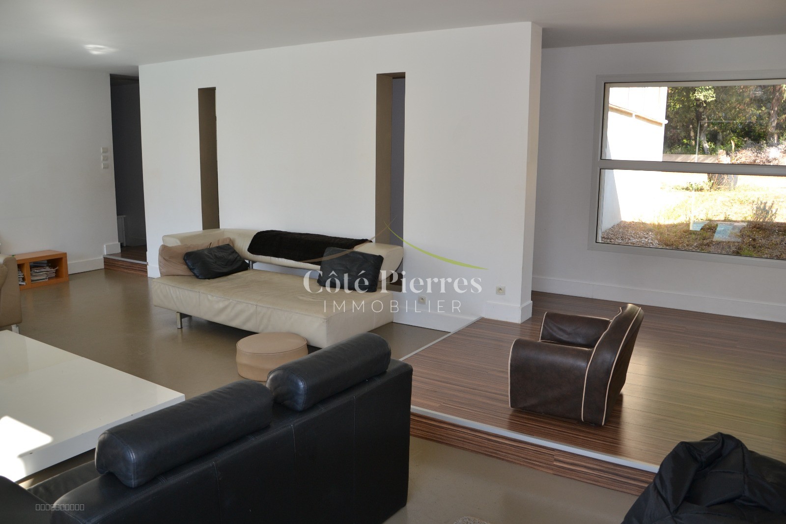 Villa à vendre à Nimes, 200 m², 6 pièces – photo 2 sur 5