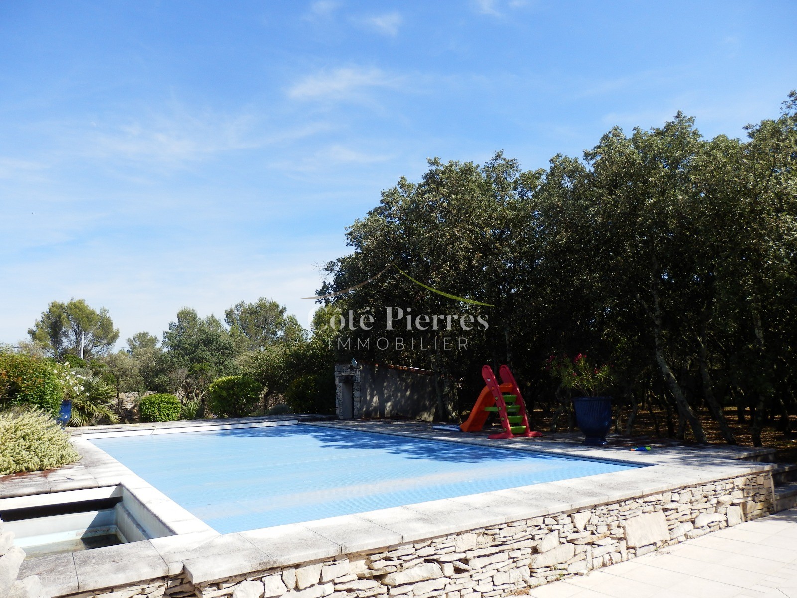 Villa à vendre à Nimes, 780 m², 8 pièces – photo 2 sur 4