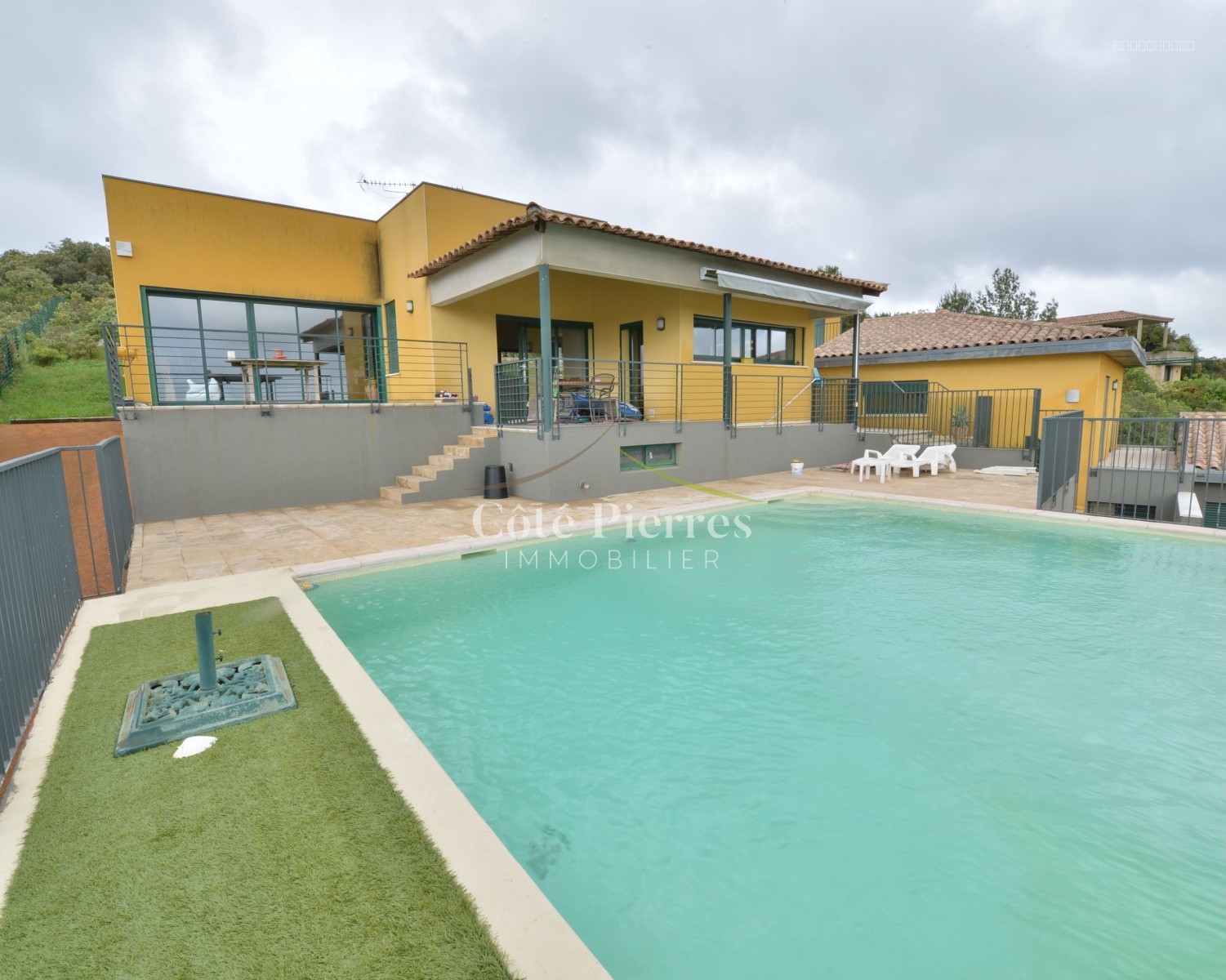 Villa à vendre à Nimes, 300 m², 7 pièces – photo 3 sur 5