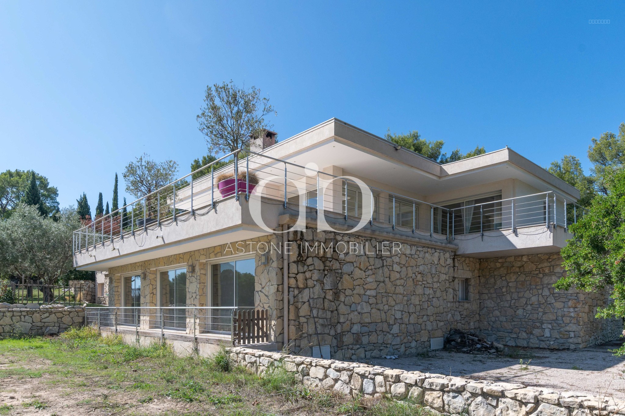 CASSIS / MAISON CONTEMPORAINE AU MILIEU DES VIGNES — photo 7