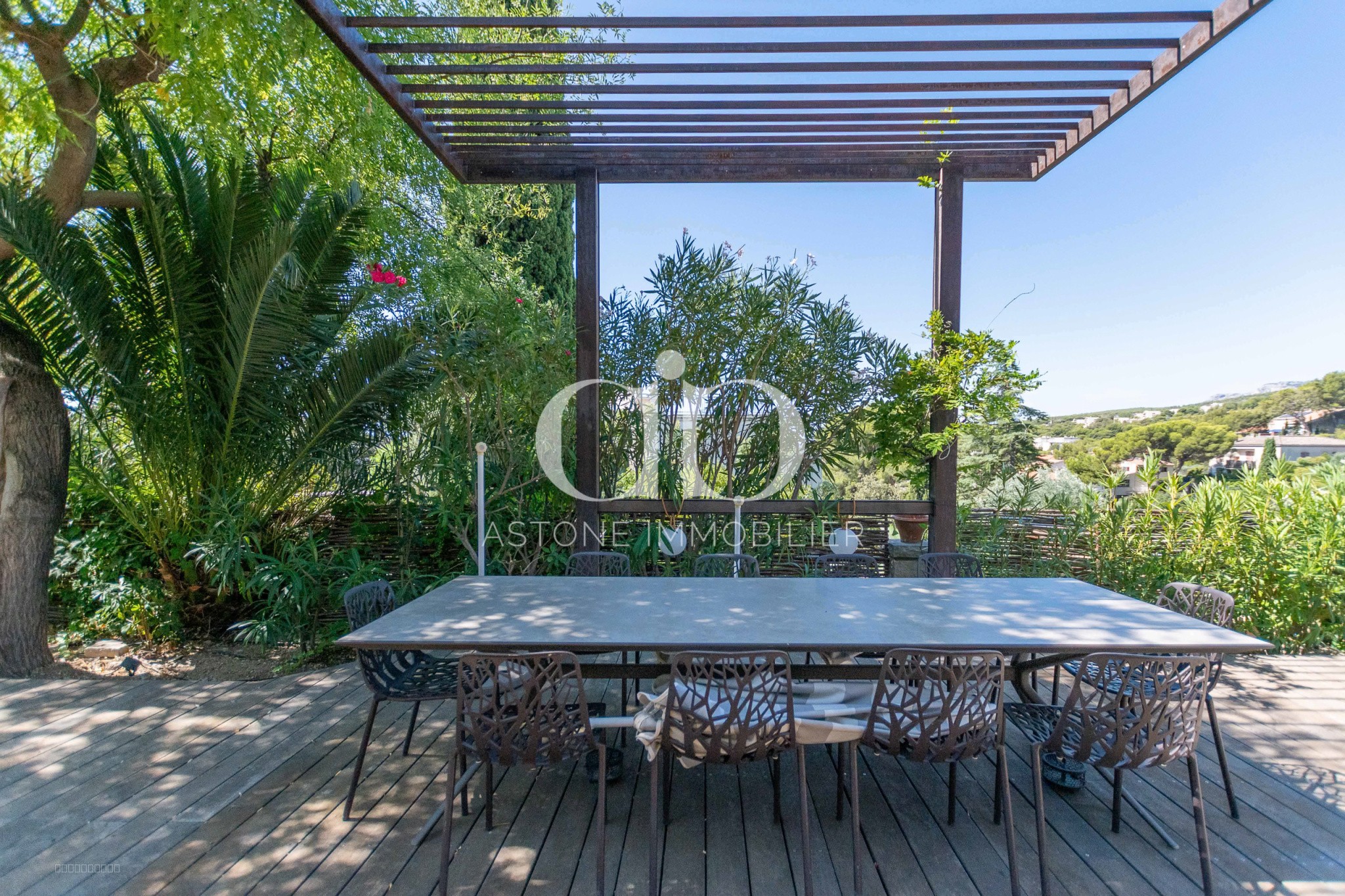 CASSIS - rez-de-jardin avec de nombreuses terrasses — photo 4