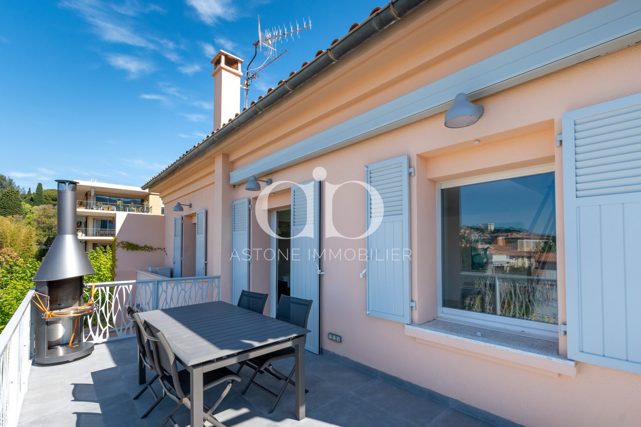 CASSIS - GRANDE TERRASSE EN PLEIN CENTRE — photo 18