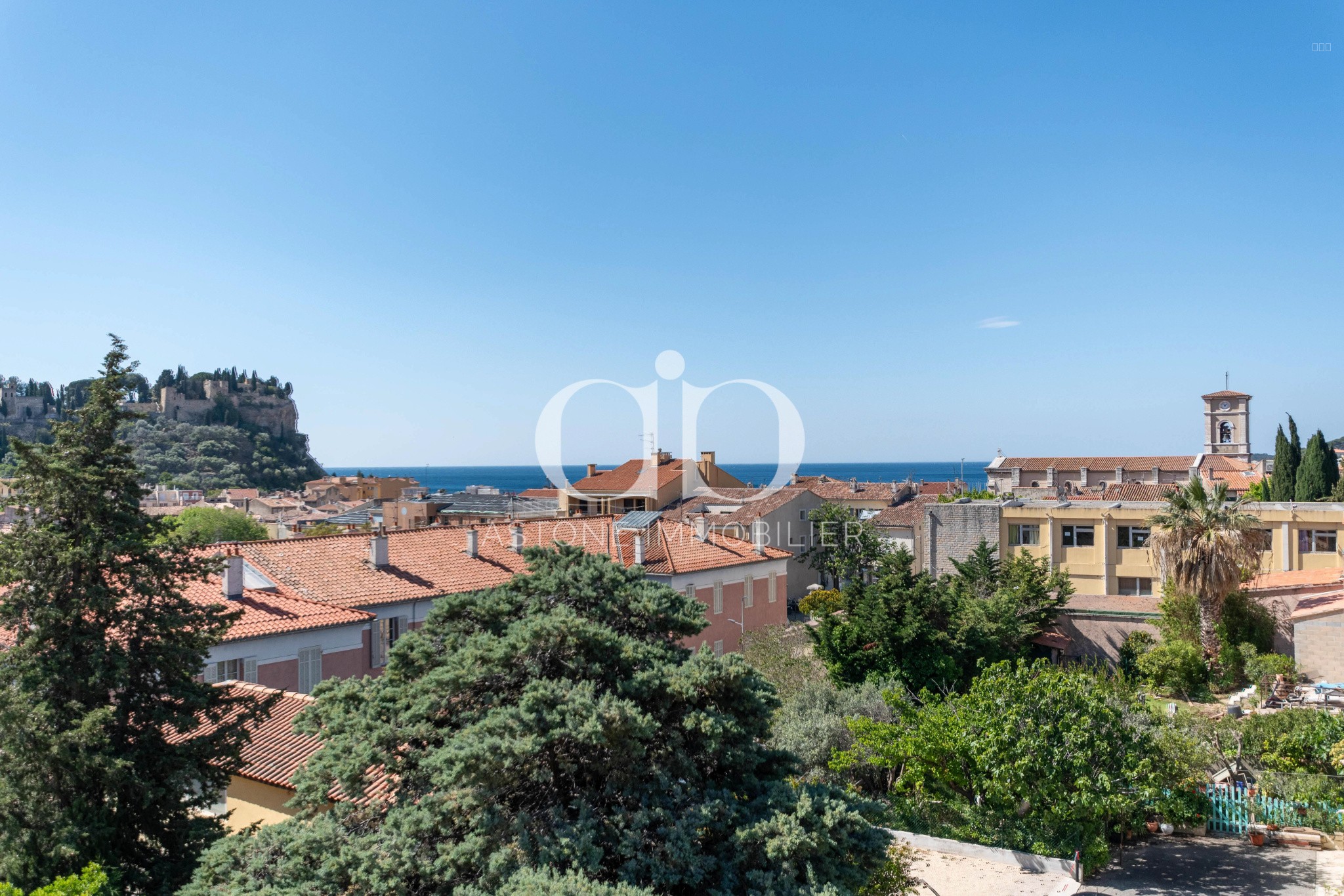 CASSIS - GRANDE TERRASSE EN PLEIN CENTRE — photo 19