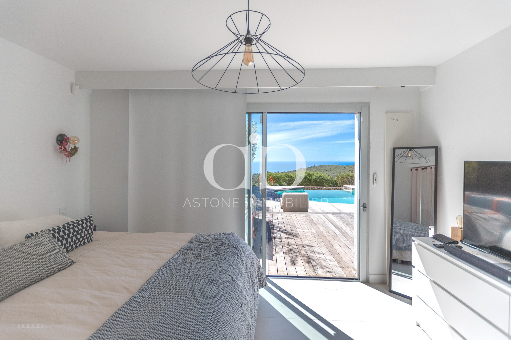 CASSIS / SUPERBE VILLA CONTEMPORAINE SUR LES HAUTEURS — photo 6