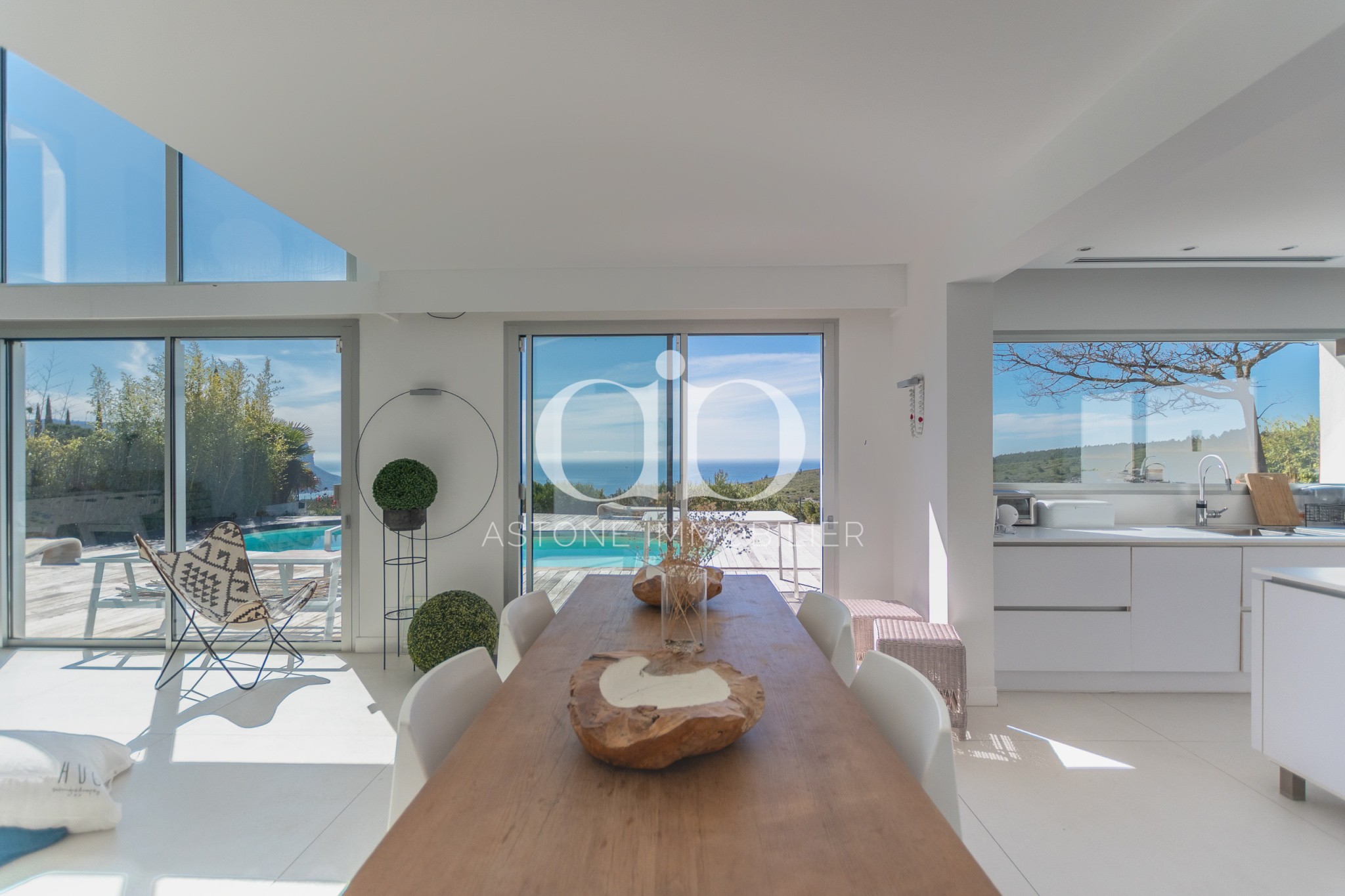 CASSIS / SUPERBE VILLA CONTEMPORAINE SUR LES HAUTEURS — photo 4