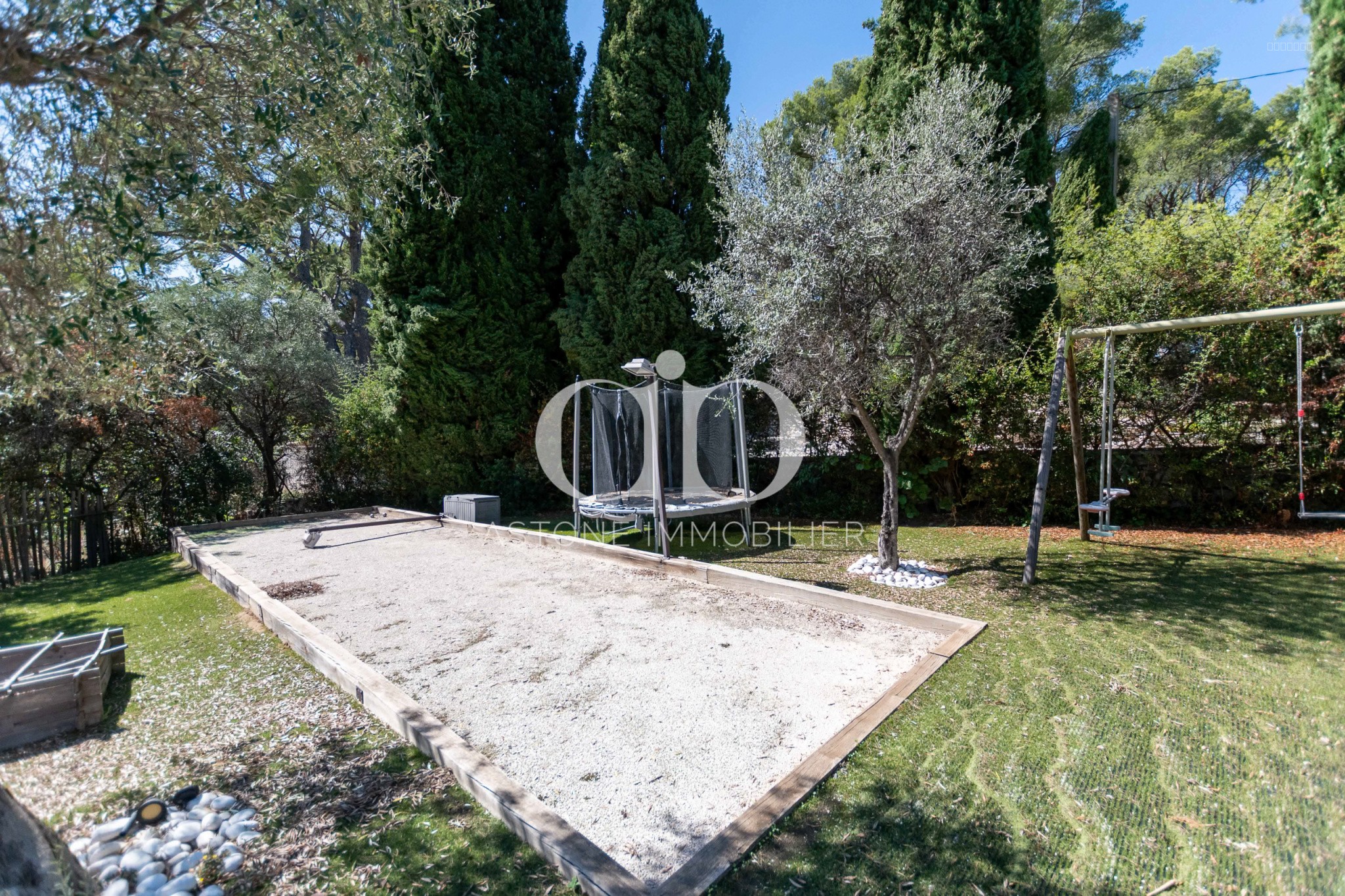 CASSIS / MAISON CONTEMPORAINE AU MILIEU DES VIGNES — photo 11