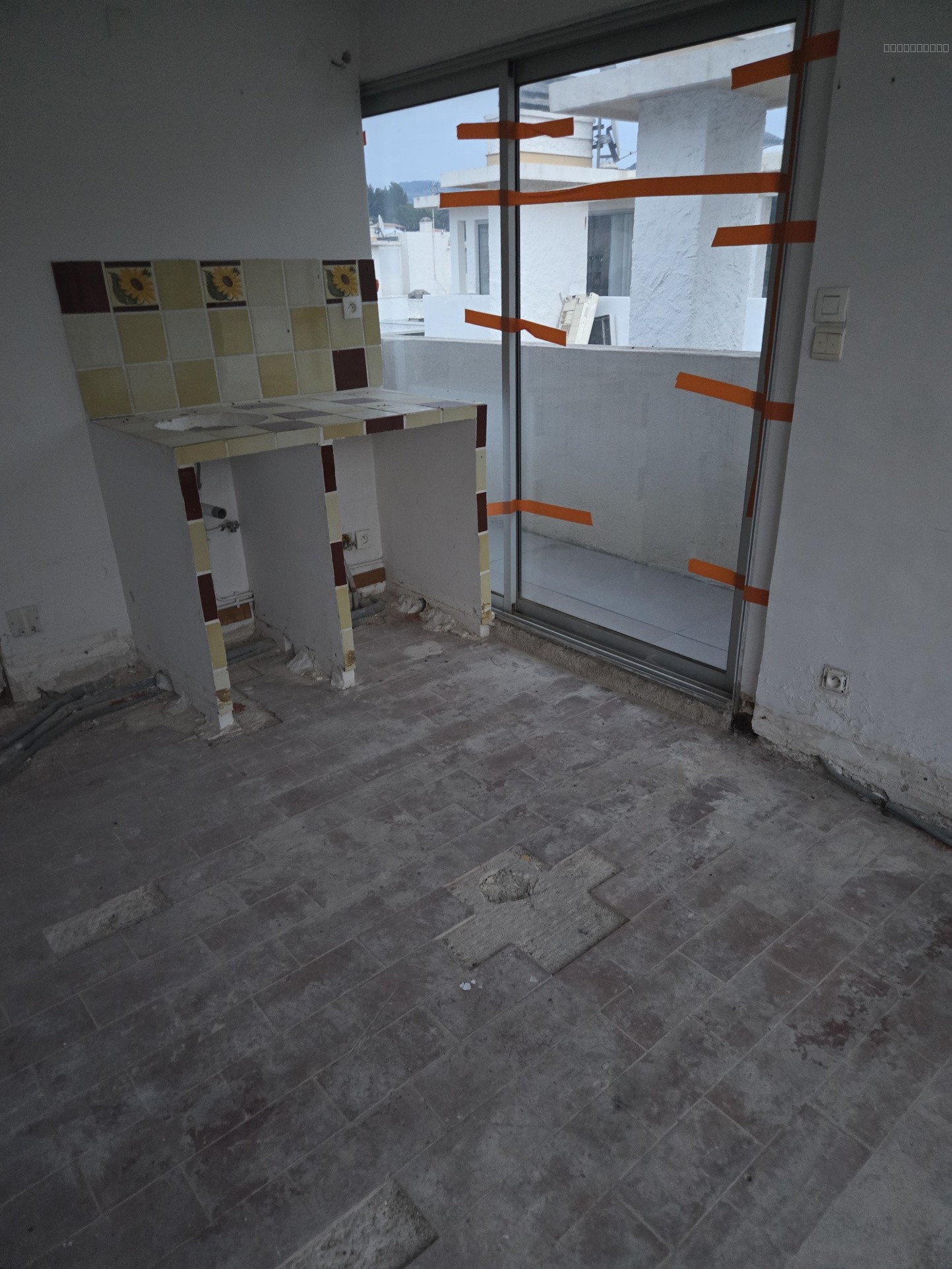 Cassis -Type 2 plein centre, dernier étage — photo 11