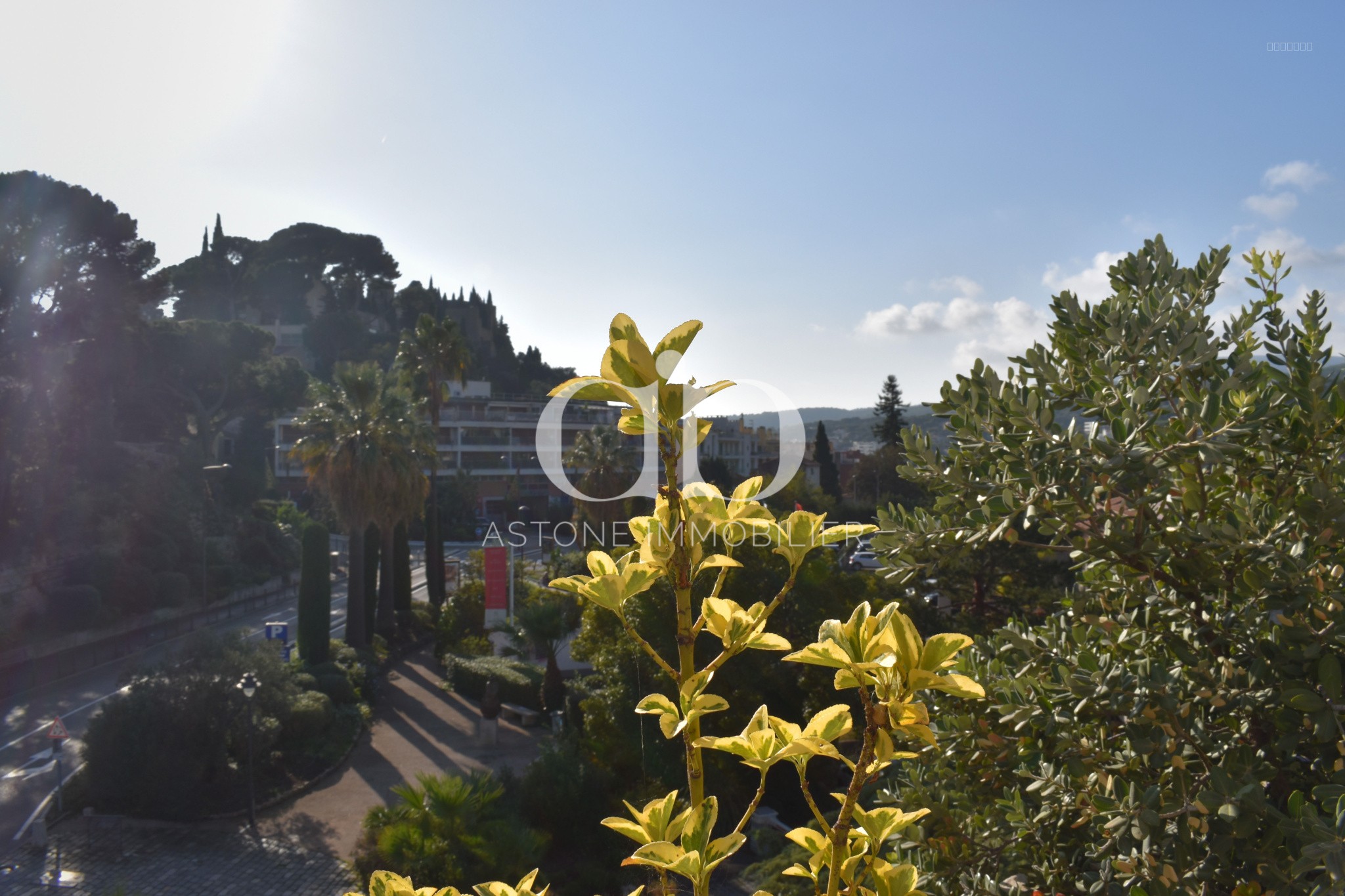 Cassis -Type 2 plein centre, dernier étage — photo 9