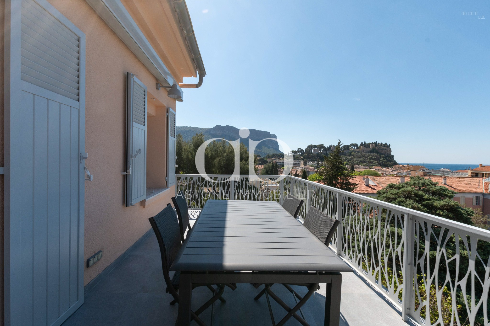 CASSIS - GRANDE TERRASSE EN PLEIN CENTRE — photo 9