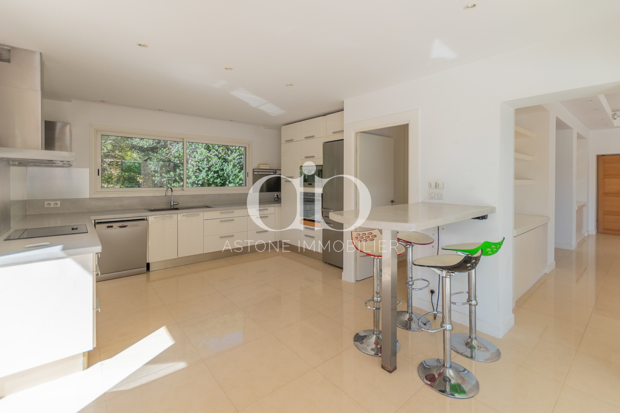 CASSIS / MAISON CONTEMPORAINE AU MILIEU DES VIGNES — photo 8