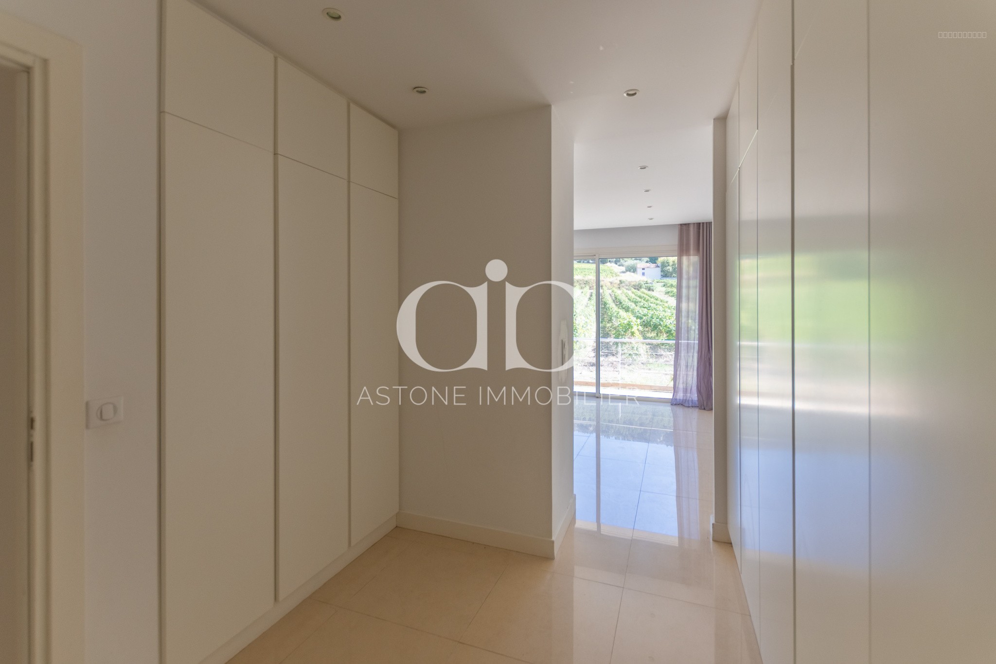 CASSIS / MAISON CONTEMPORAINE AU MILIEU DES VIGNES — photo 19