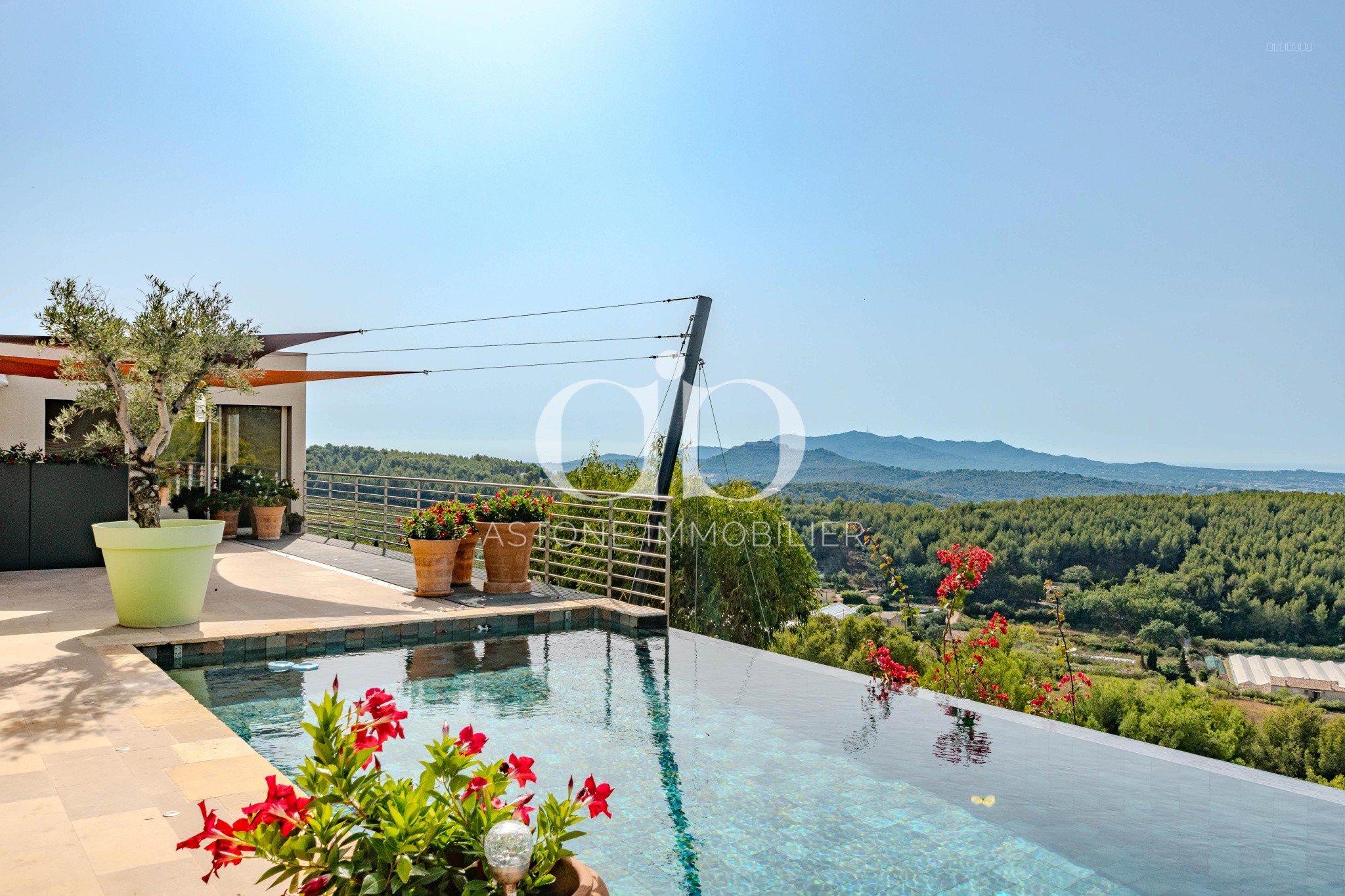 Maison à vendre à Ollioules, 350 m², 7 pièces – photo 1 sur 20