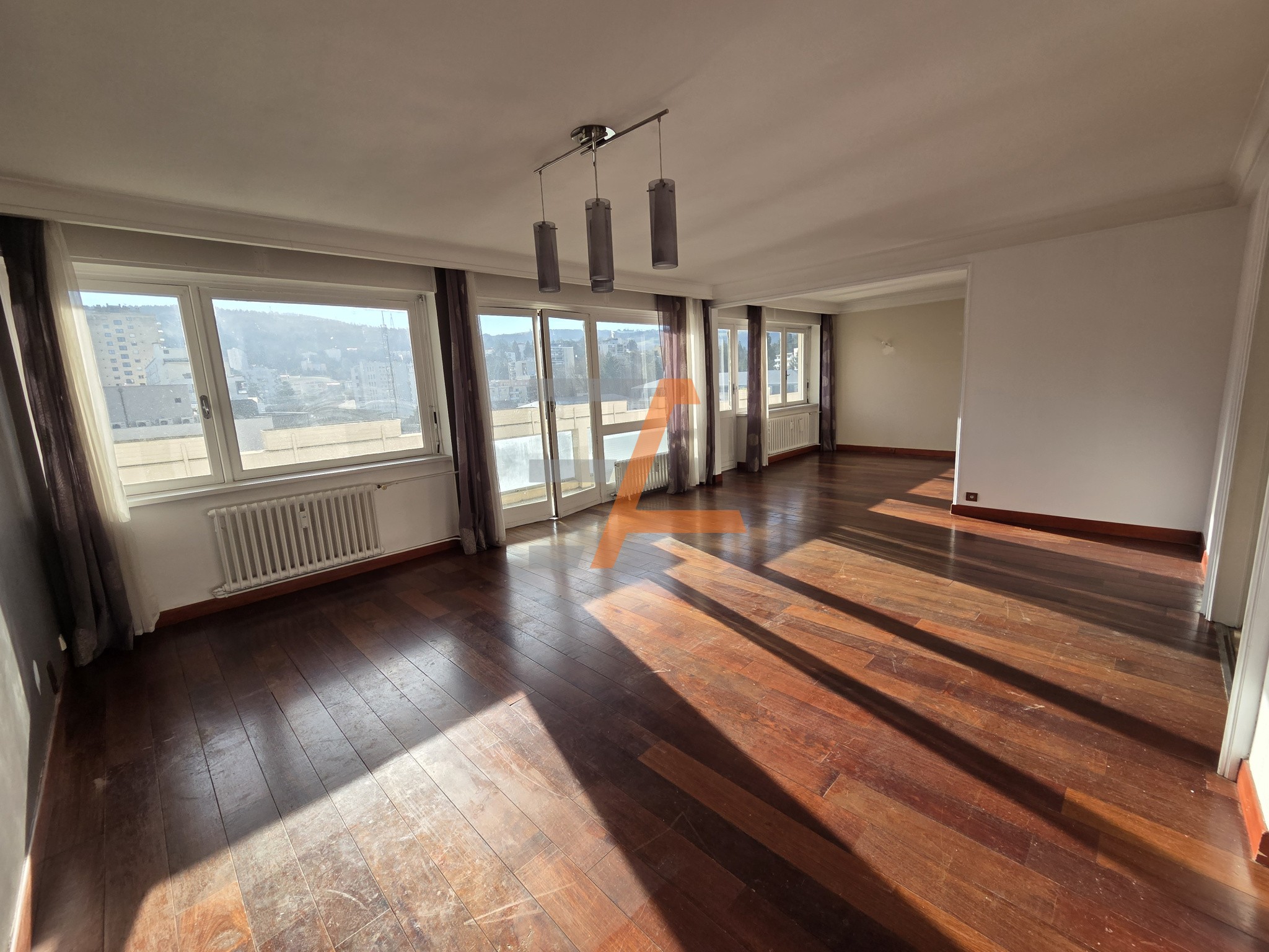 Appartement à vendre à St etienne, 103 m², 6 pièces – photo 2 sur 9