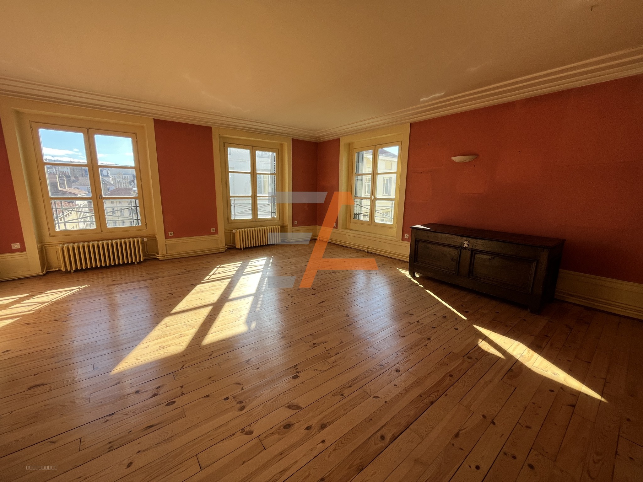 Appartement à vendre à St etienne, 193 m², 8 pièces – photo 2 sur 11