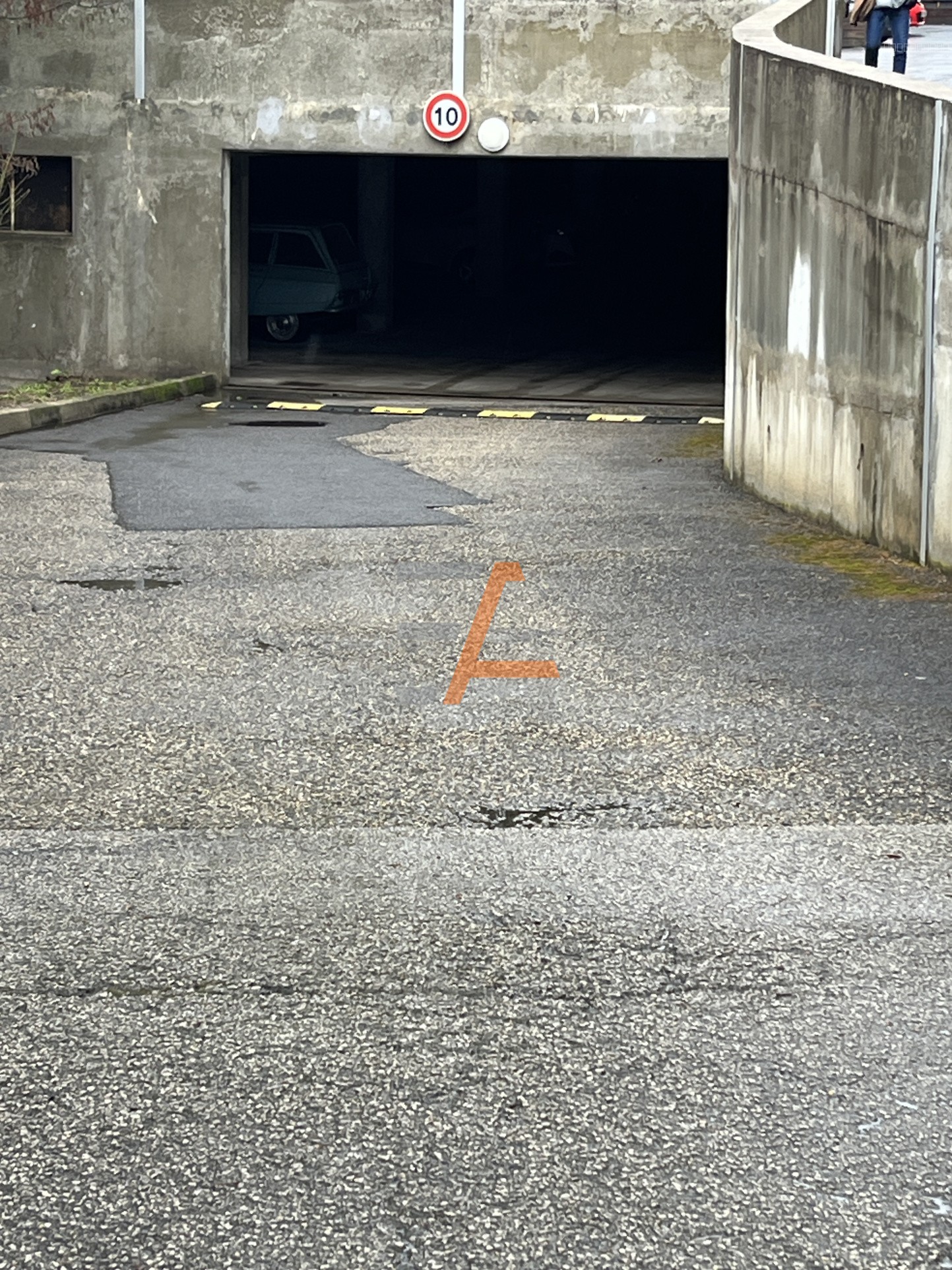 T3 avec balcon ascenseur garage et place de parking couverte — photo 9