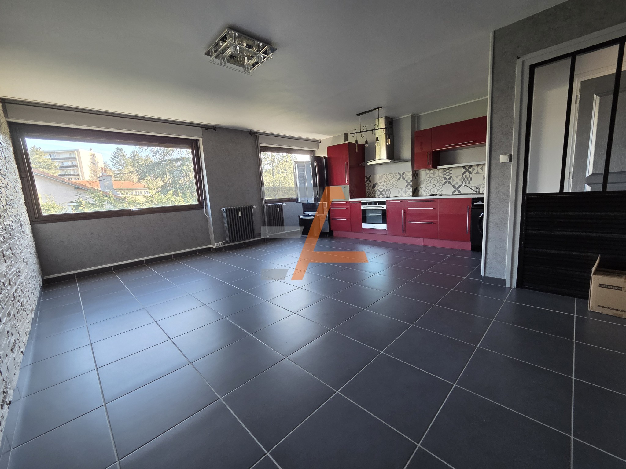 Appartement à vendre à St etienne, 54 m², 1 pièce – photo 1 sur 7