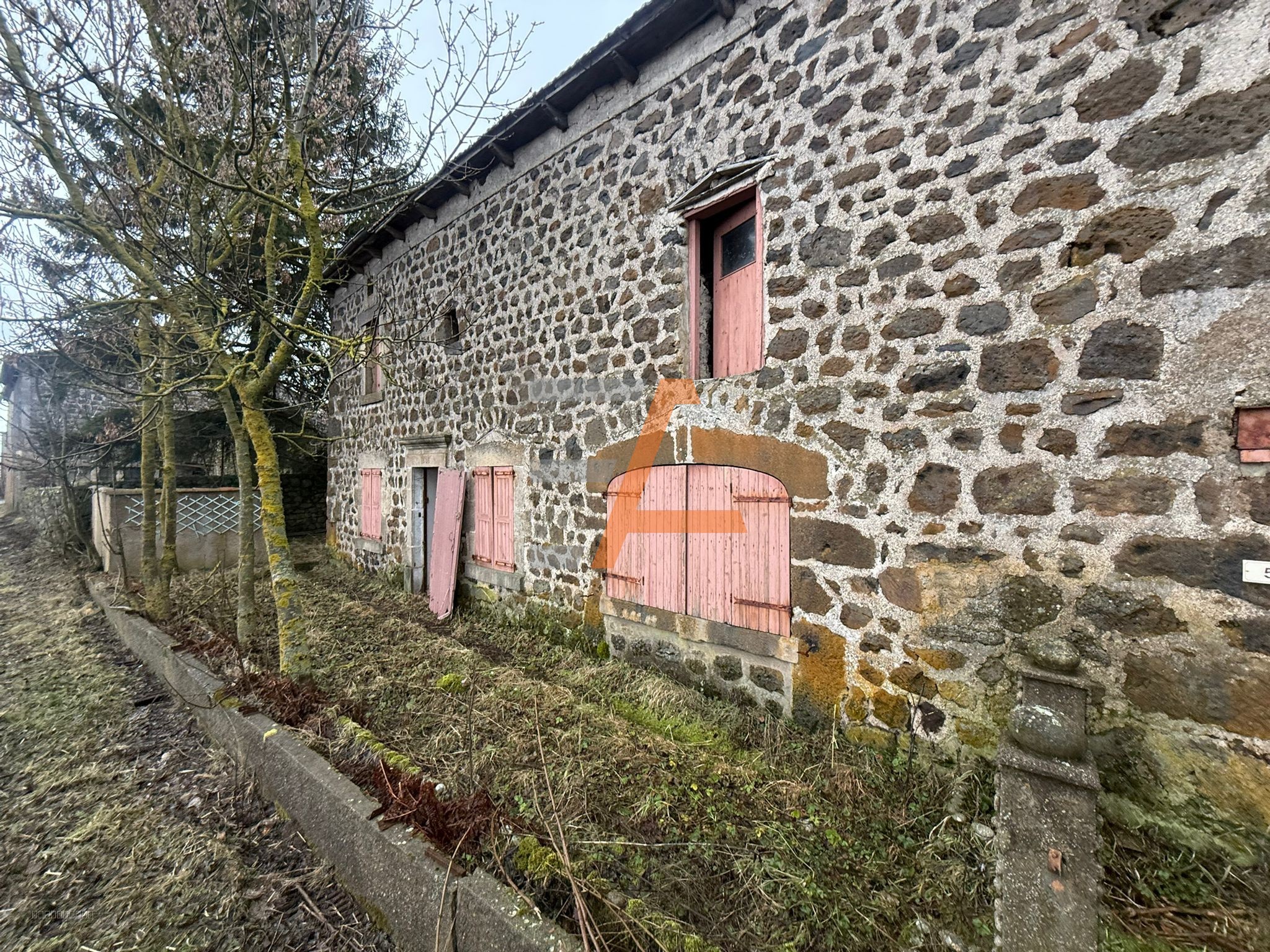 Ferme à vendre à Landos, 294 m², 1 pièce – photo 2 sur 10