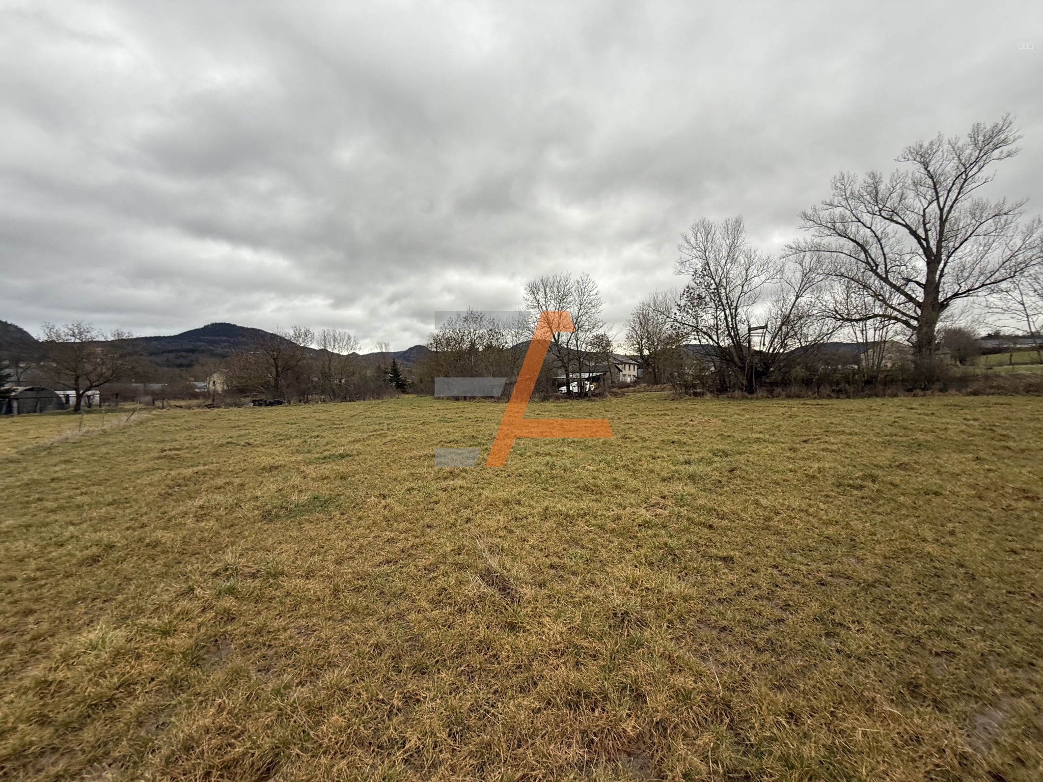 Bien immobilier à vendre à St pierre eynac, 1 150 m² – photo 1 sur 3