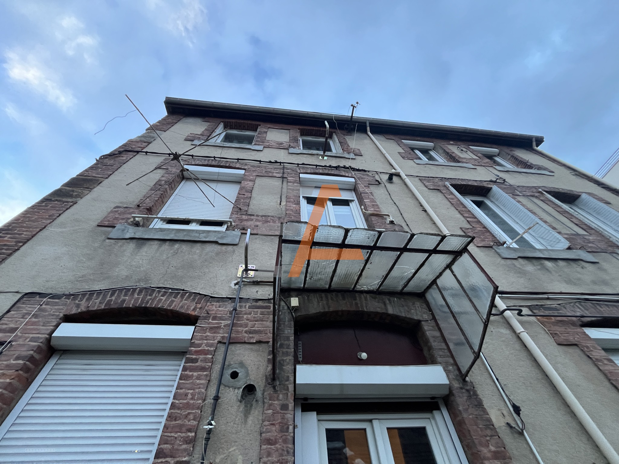 T1 sur cour avec petit atelier — photo 6
