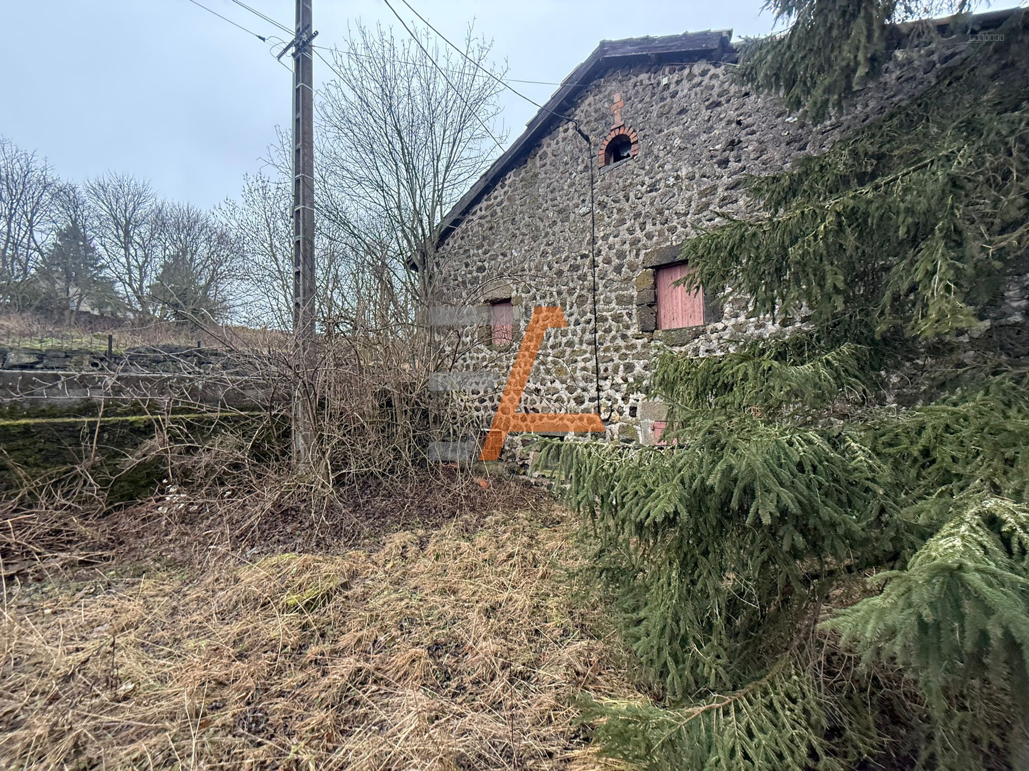 Ferme à vendre à Landos, 294 m², 1 pièce – photo 1 sur 10