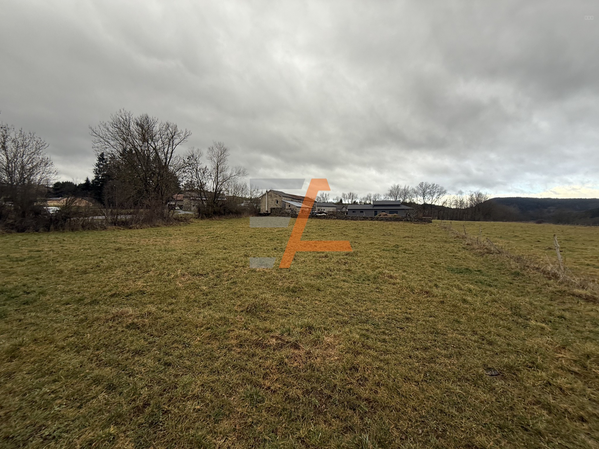 Bien immobilier à vendre à St pierre eynac, 860 m² – photo 1 sur 3