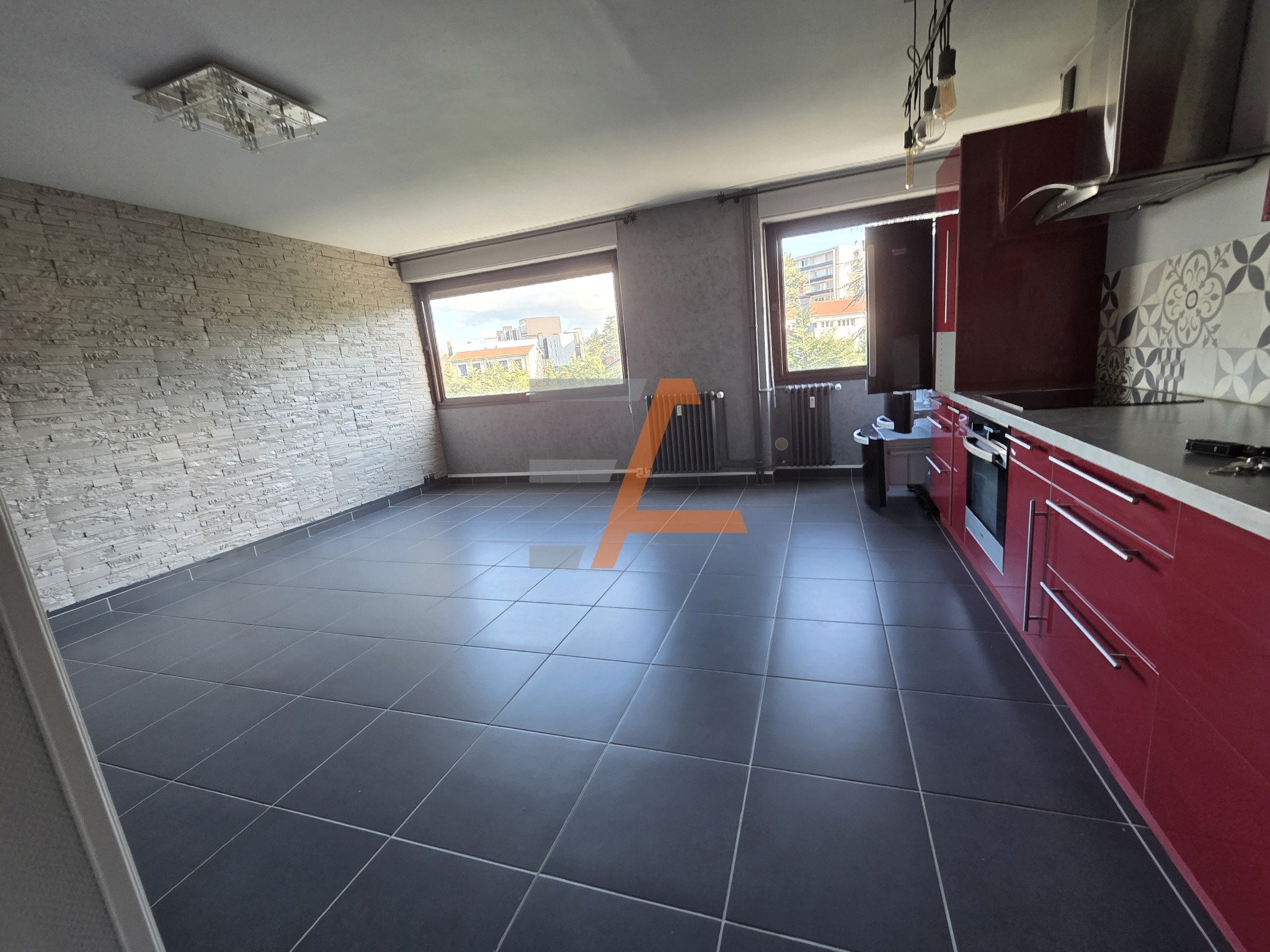 Appartement à vendre à St etienne, 54 m², 1 pièce – photo 2 sur 7
