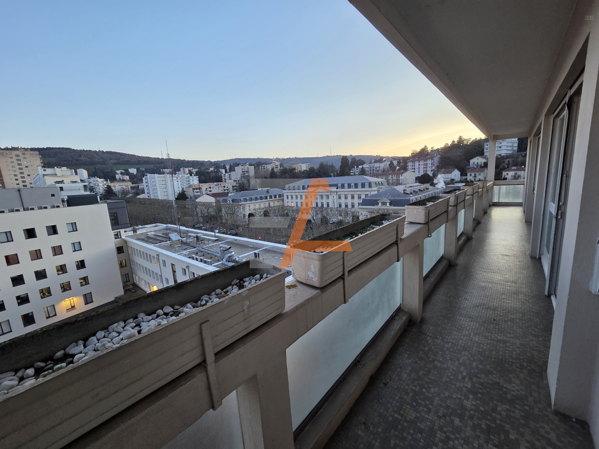 Appartement à vendre à St etienne, 103 m², 6 pièces – photo 1 sur 9