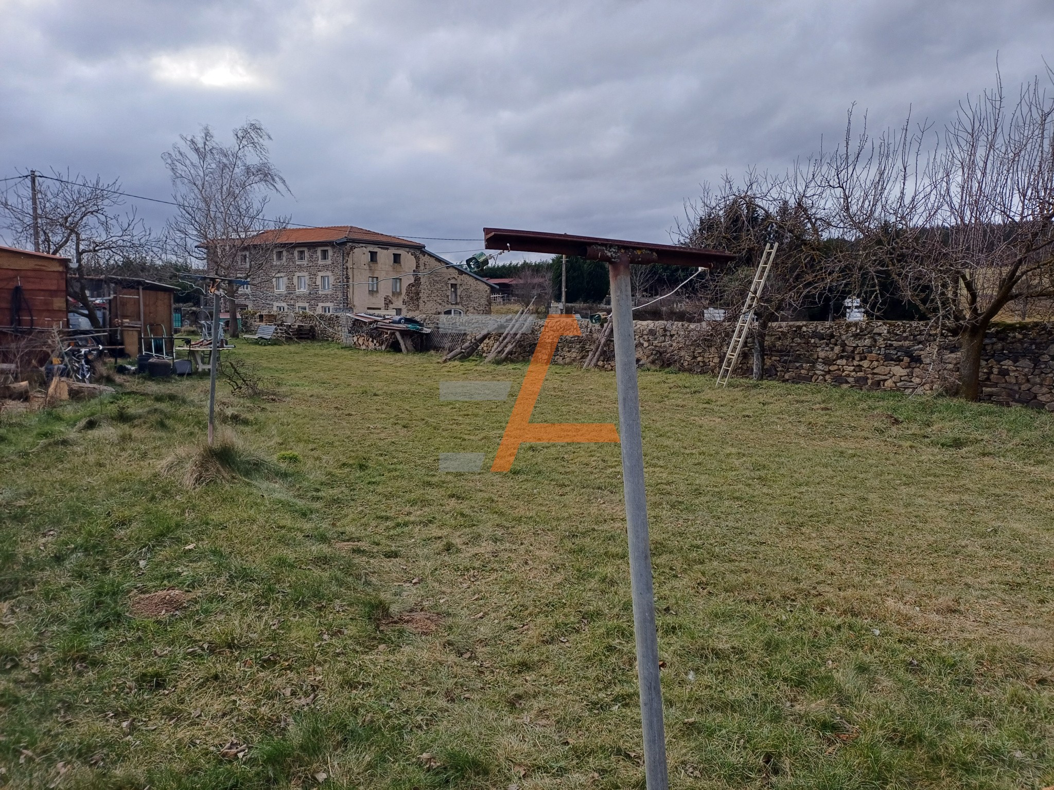 Bien immobilier à vendre à Retournac, 672 m² – photo 2 sur 8