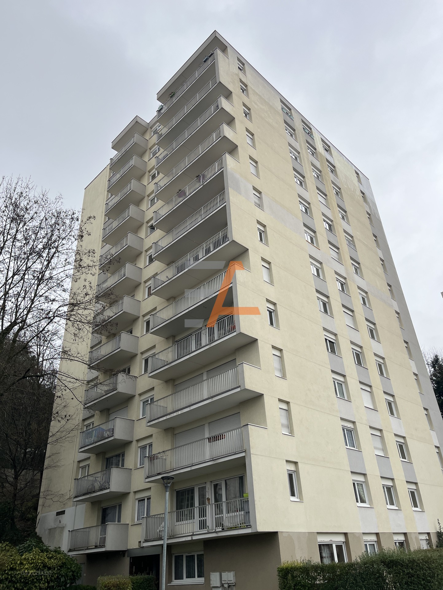 T3 avec balcon ascenseur garage et place de parking couverte — photo 10