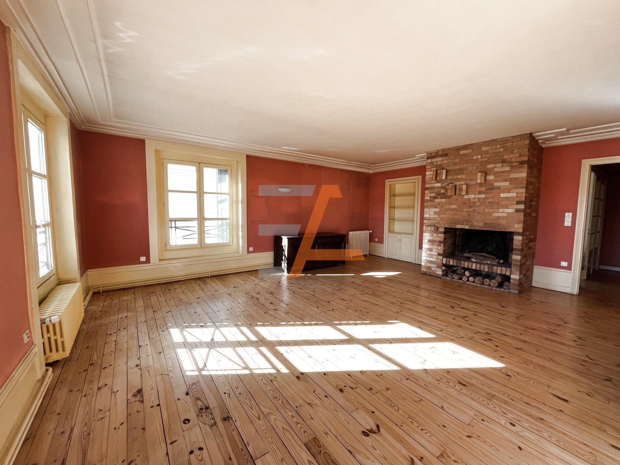 Appartement à vendre à St etienne, 193 m², 8 pièces – photo 1 sur 11