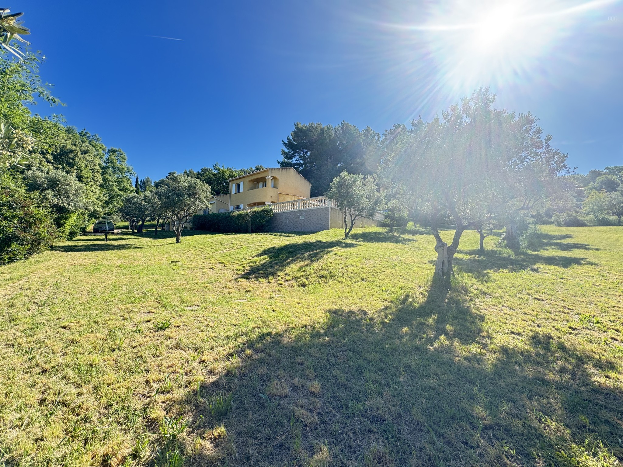 Villa à vendre à Aups, 135 m², 5 pièces – photo 1 sur 20