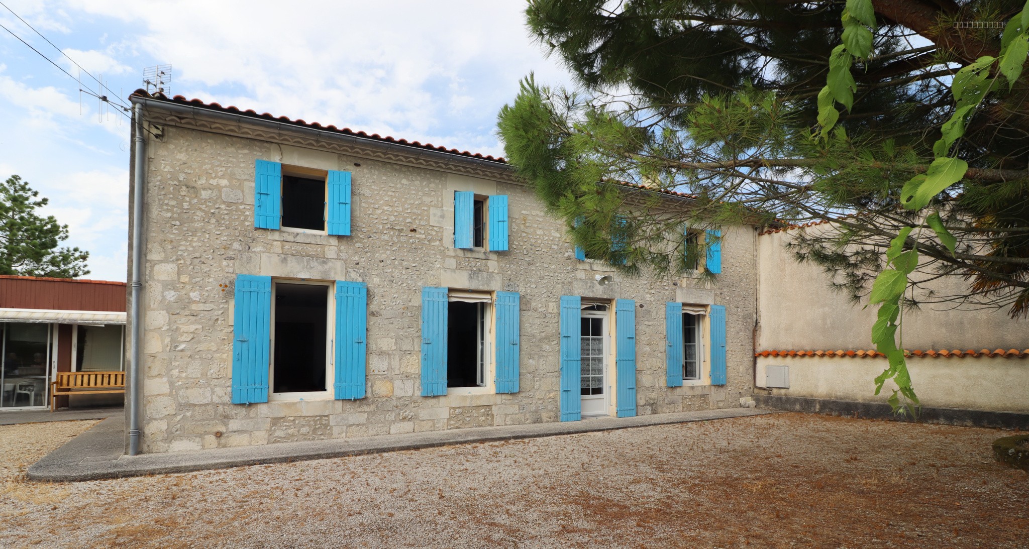 Maison à vendre à Semussac, 34,53 m², 7 pièces – photo 1 sur 17
