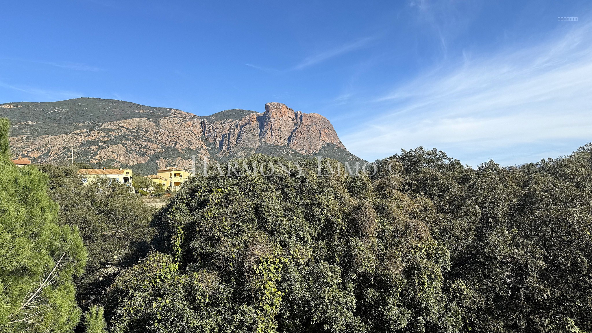 Maison à vendre à Afa, 210 m², 8 pièces – photo 1 sur 14