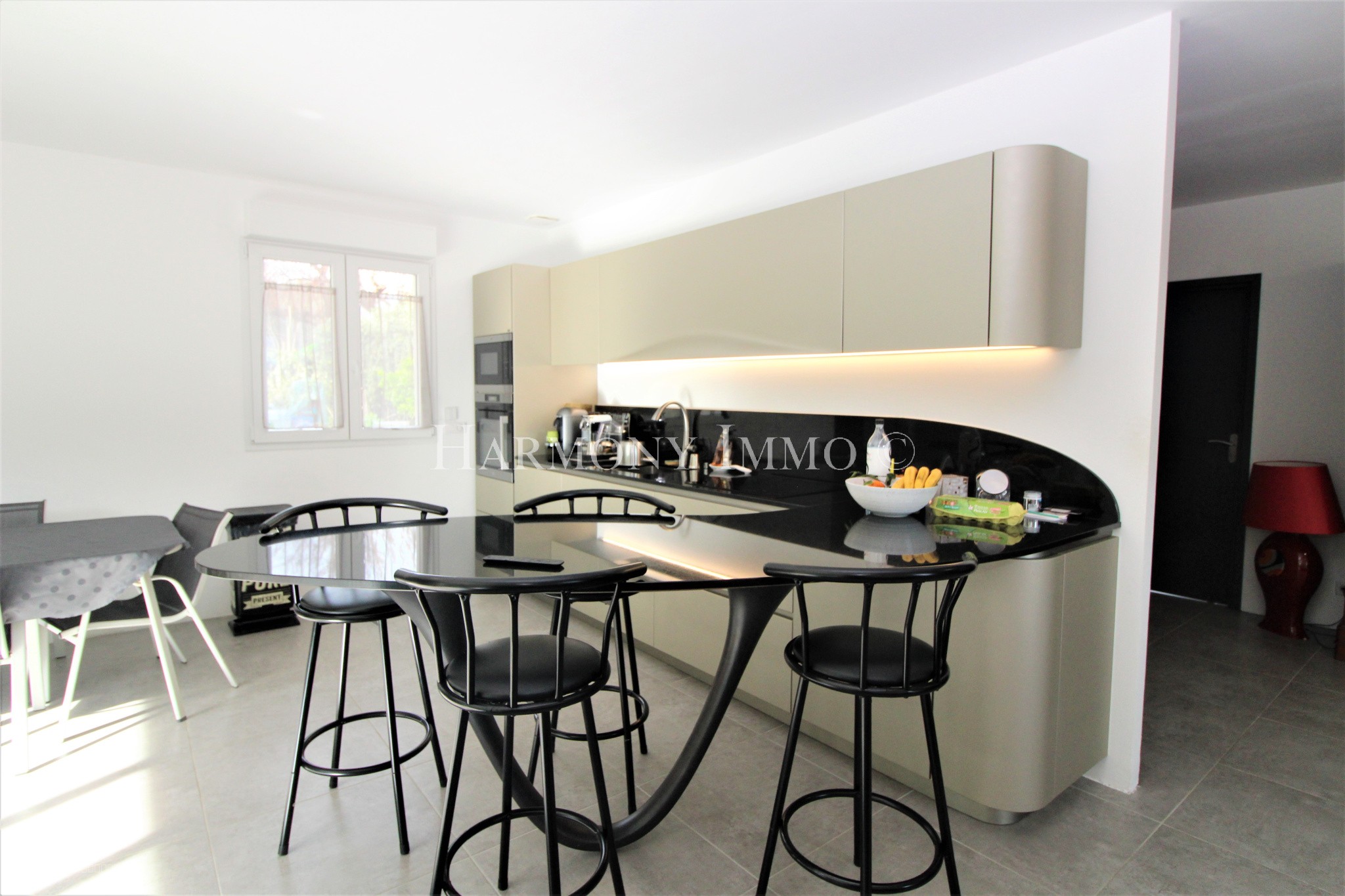 VILLA MODERNE - SECTEUR COURS NAPOLÉON - ÉTAT IMPECCABLE — photo 6