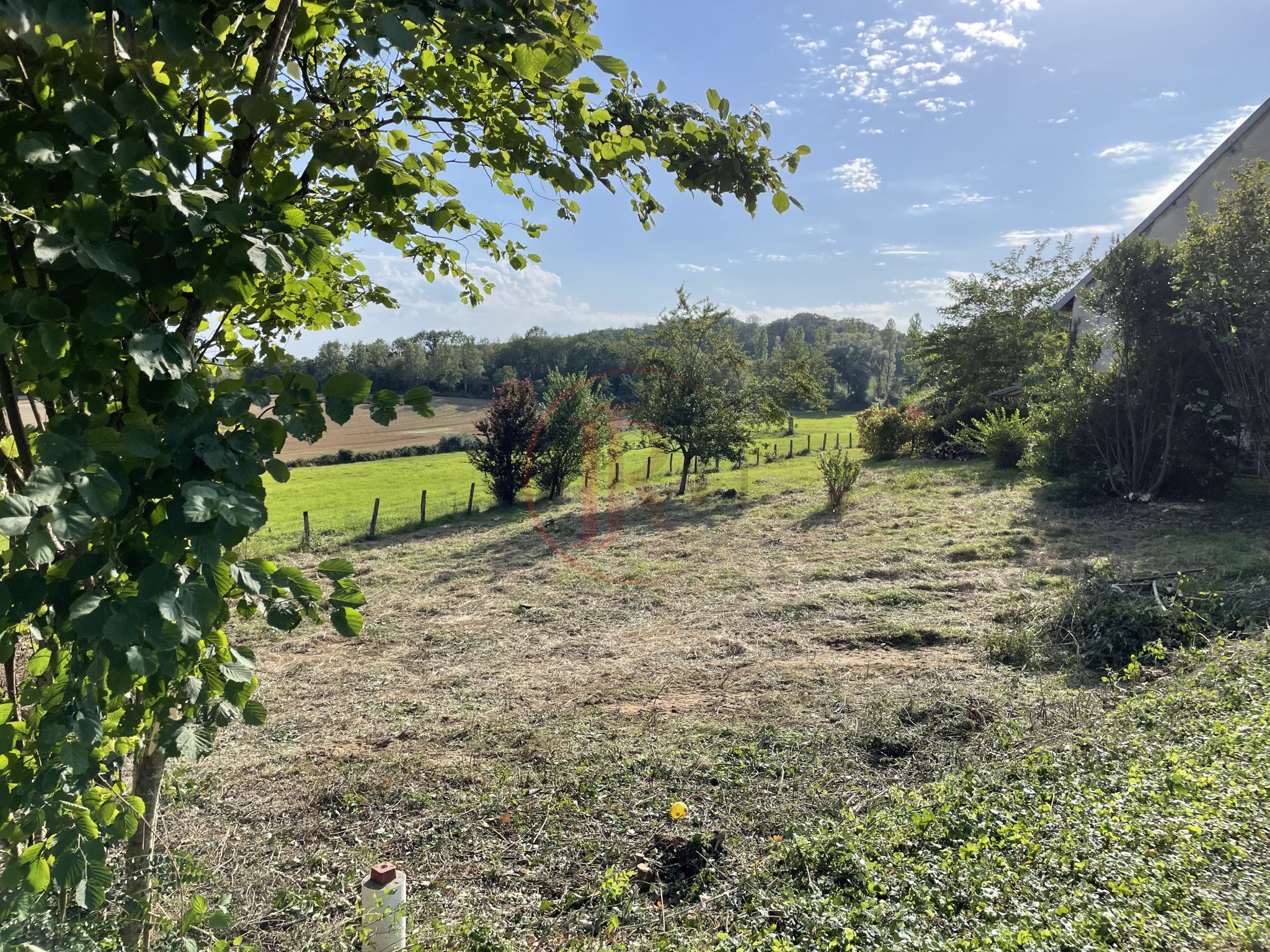 Bien immobilier à vendre à Audeux, 580 m² – photo 2 sur 2