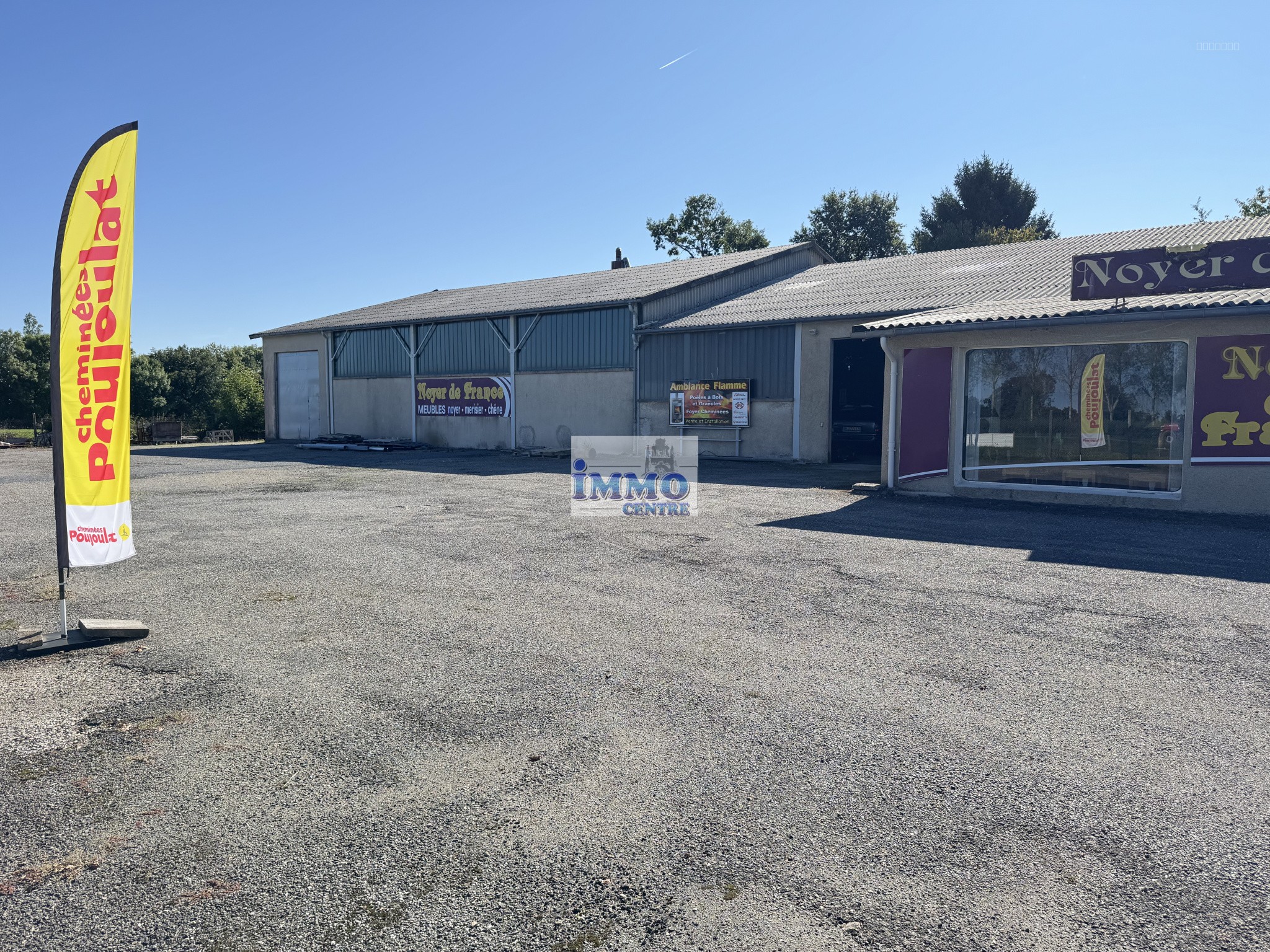 Bien immobilier à vendre à Manhac, 1 232 m² – photo 1 sur 6